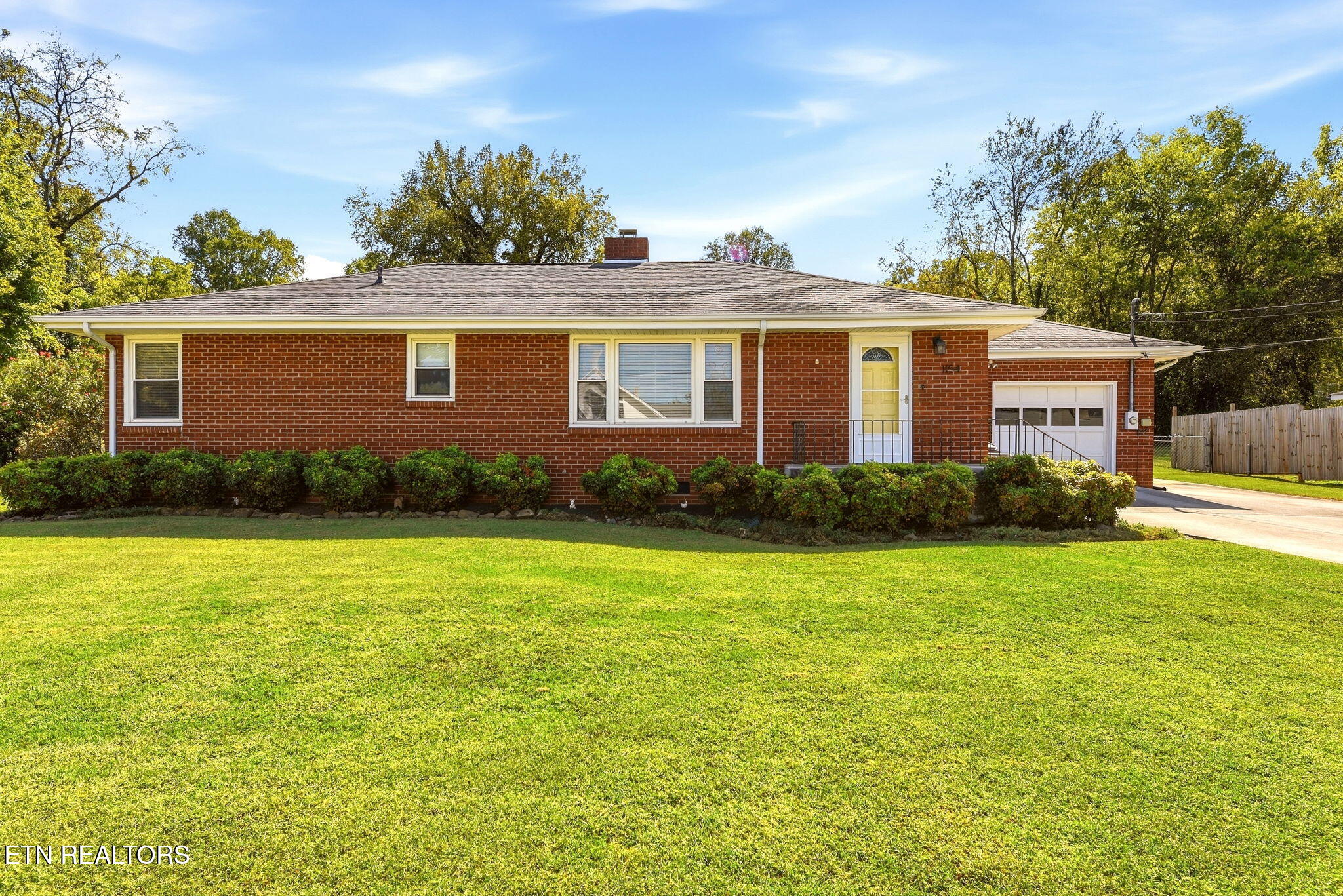1154 Mayflower Rd — photo