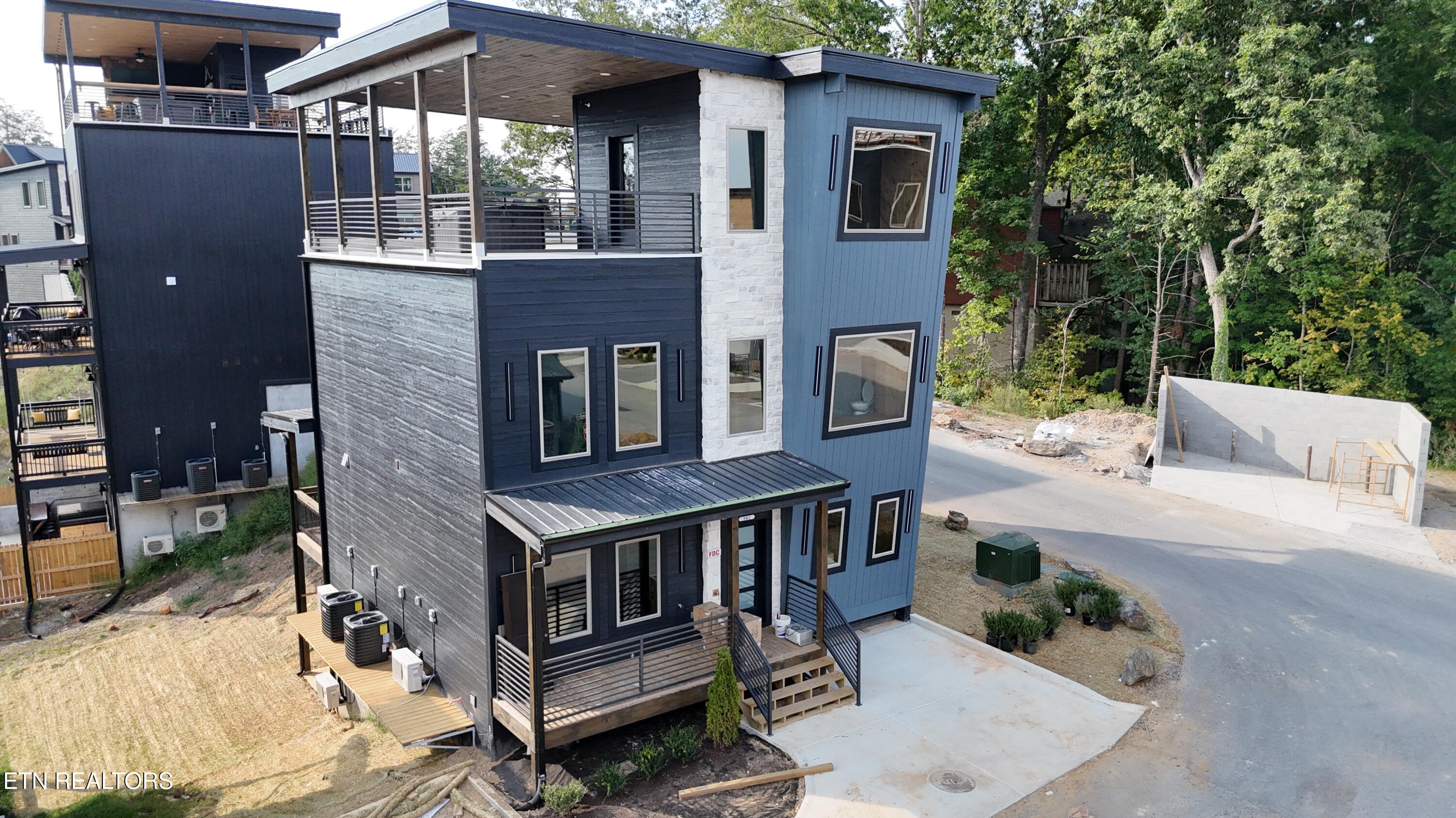 502 Warbonnet Way — photo