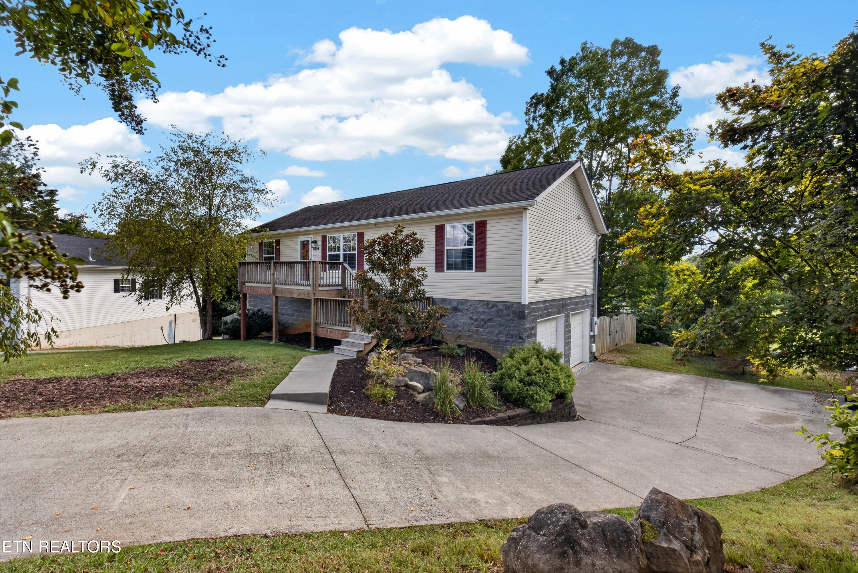 2444 Honey Grove Lane — photo