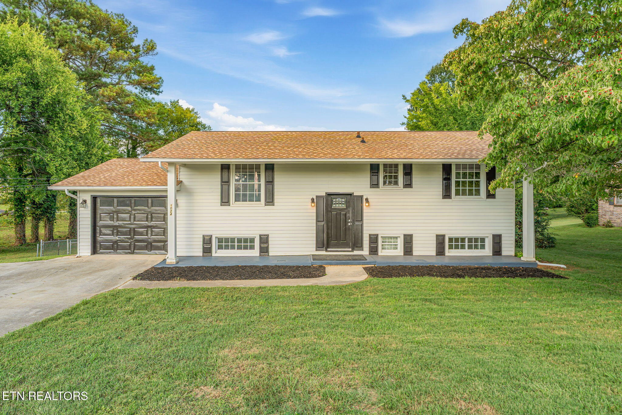1024 Sky Blue Drive — photo