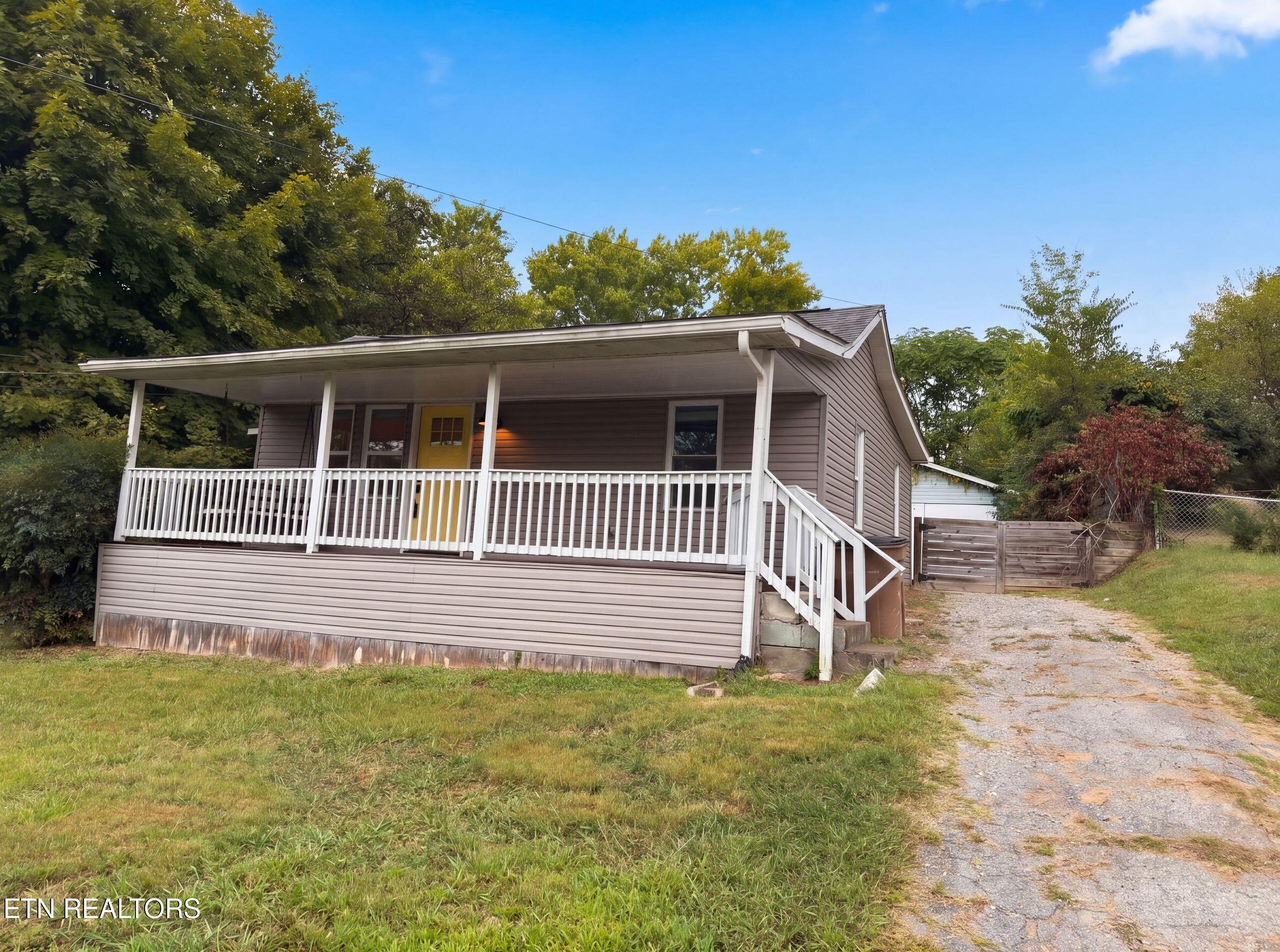 2111 Bernhurst Drive — photo
