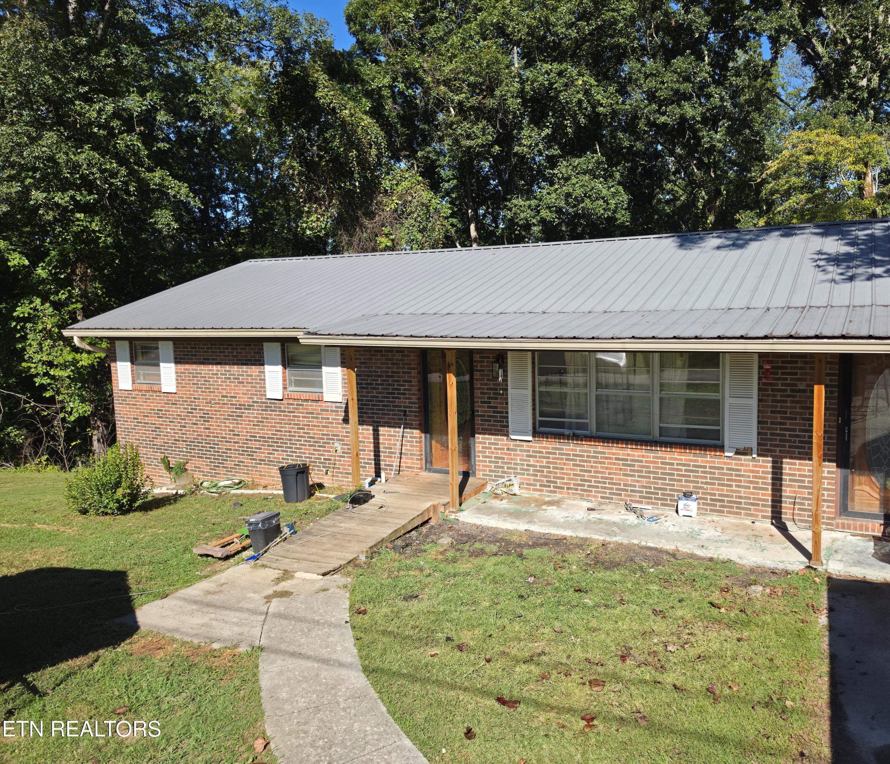 142 Oak Circle — photo
