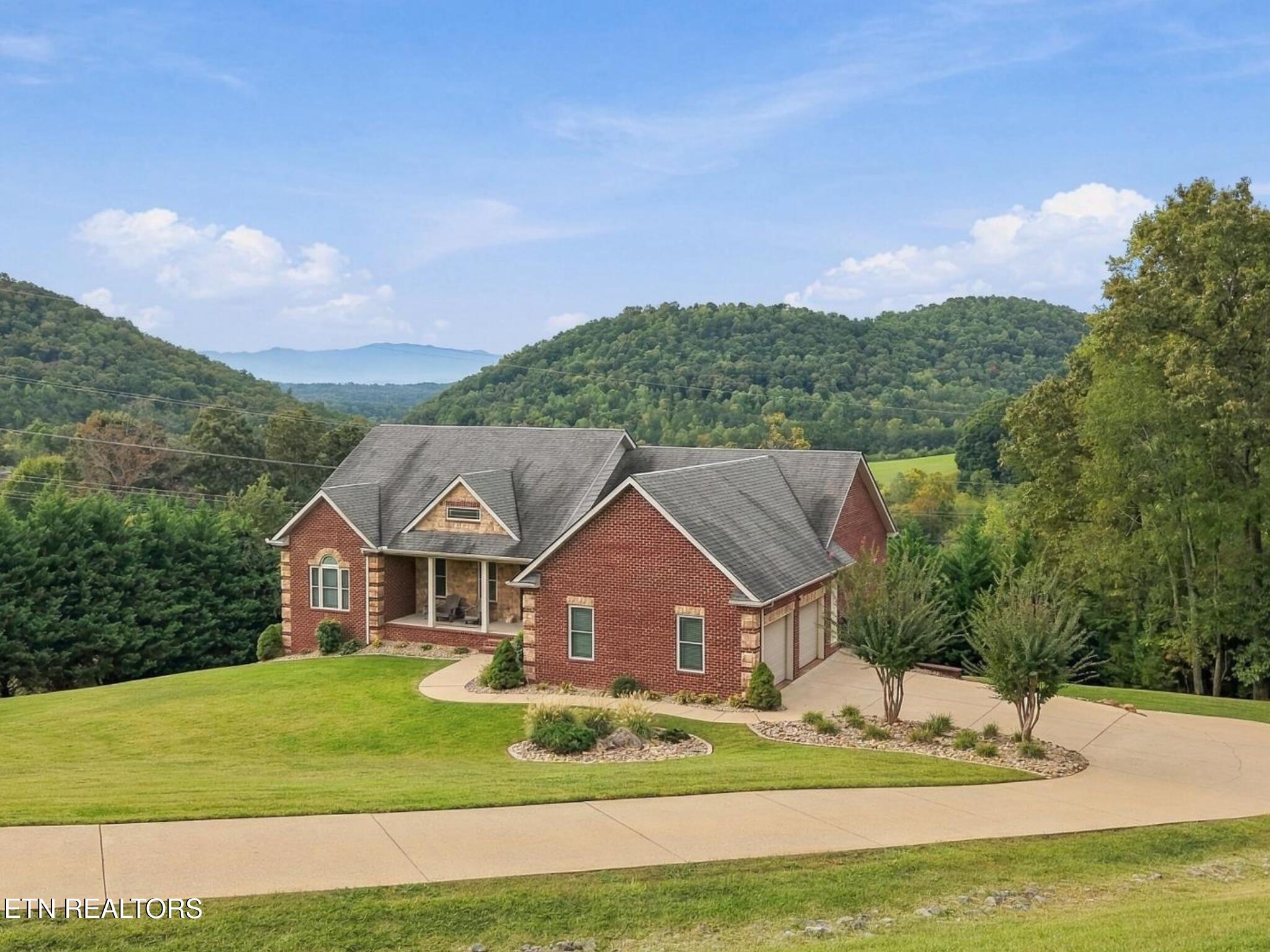 323 Independence Drive — photo
