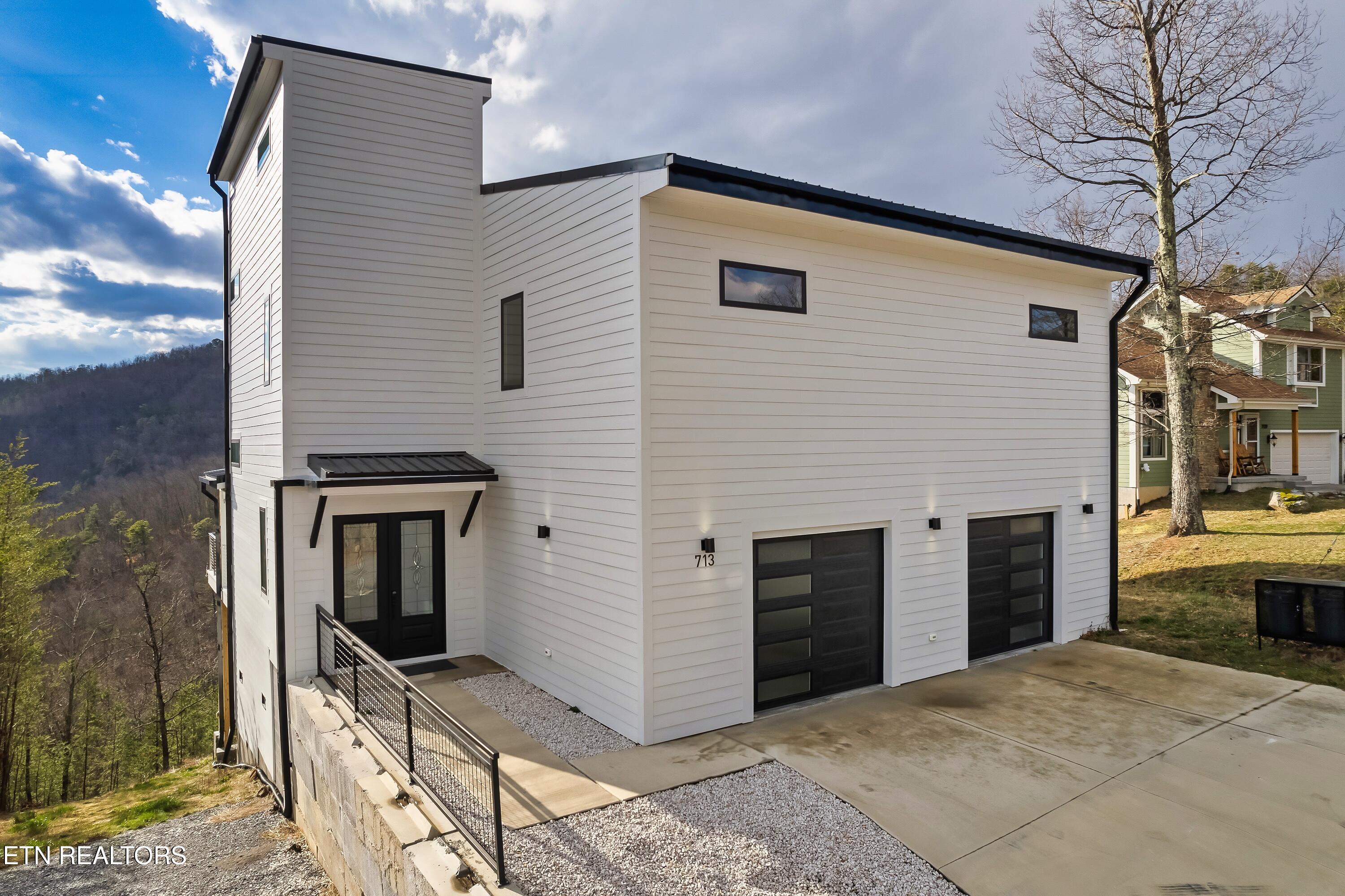 713 John Sevier Drive — photo