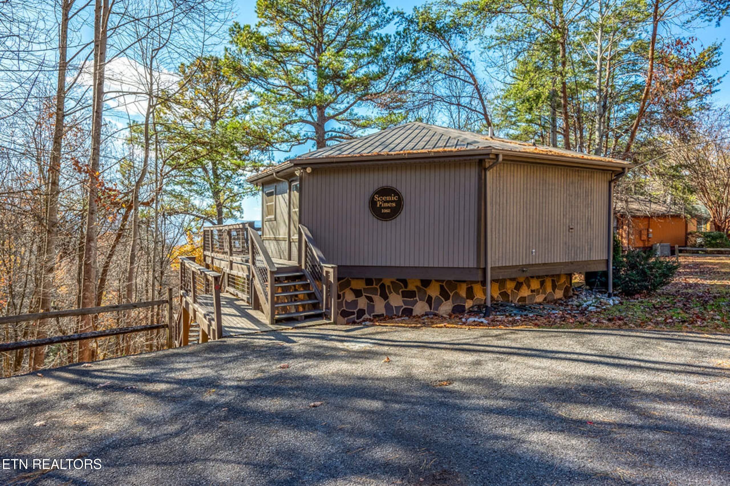 1068 E Foothills Drive — photo