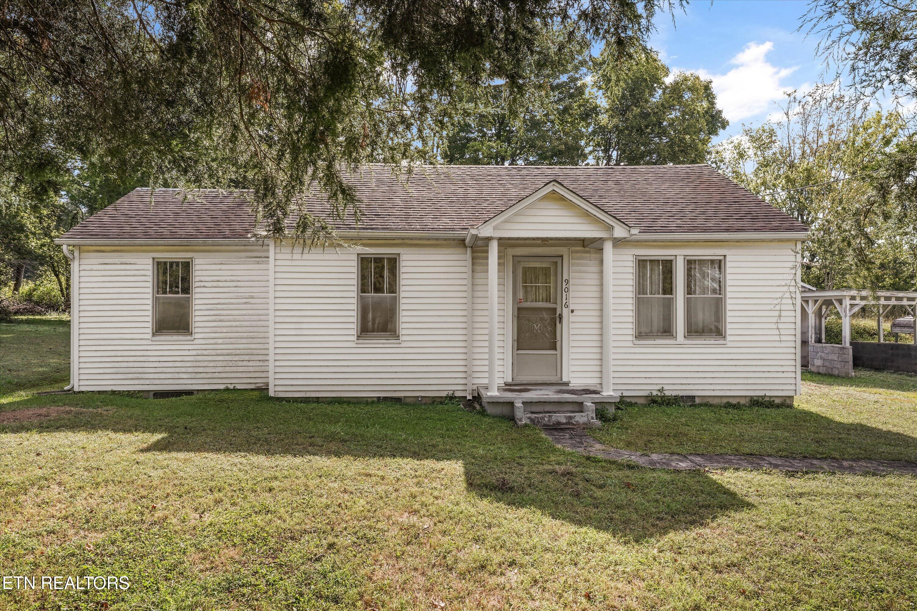 9016 Three Points Rd — photo