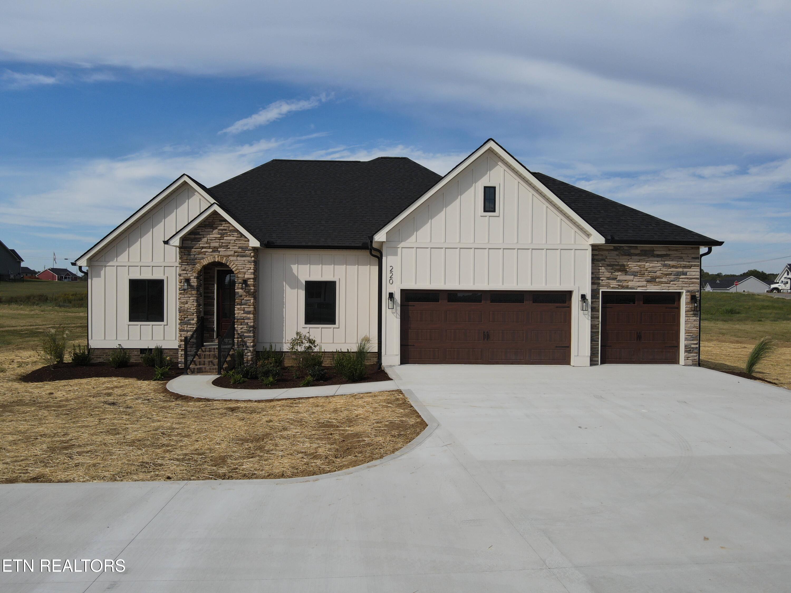 220 Cattlemans Drive — photo