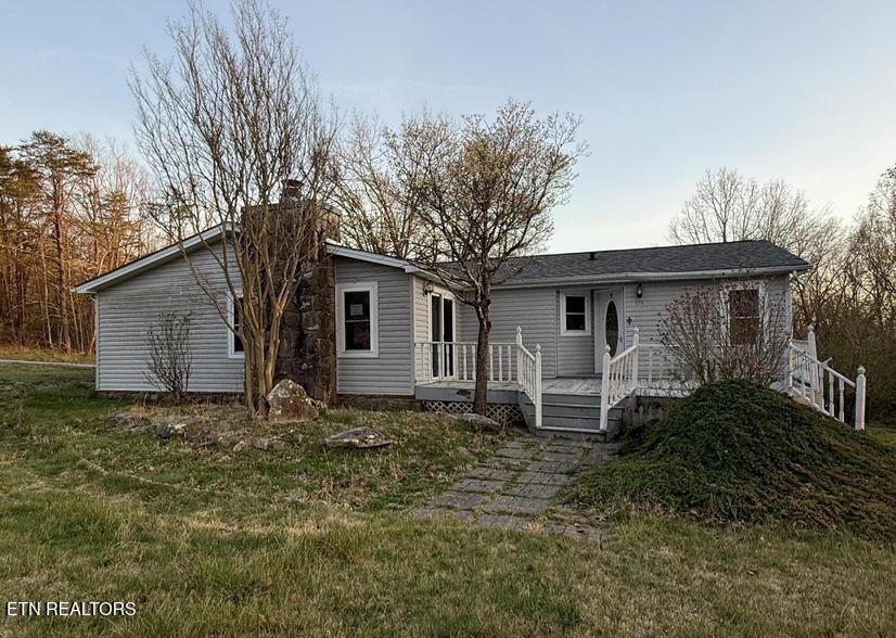 424 Lakeview Drive — photo