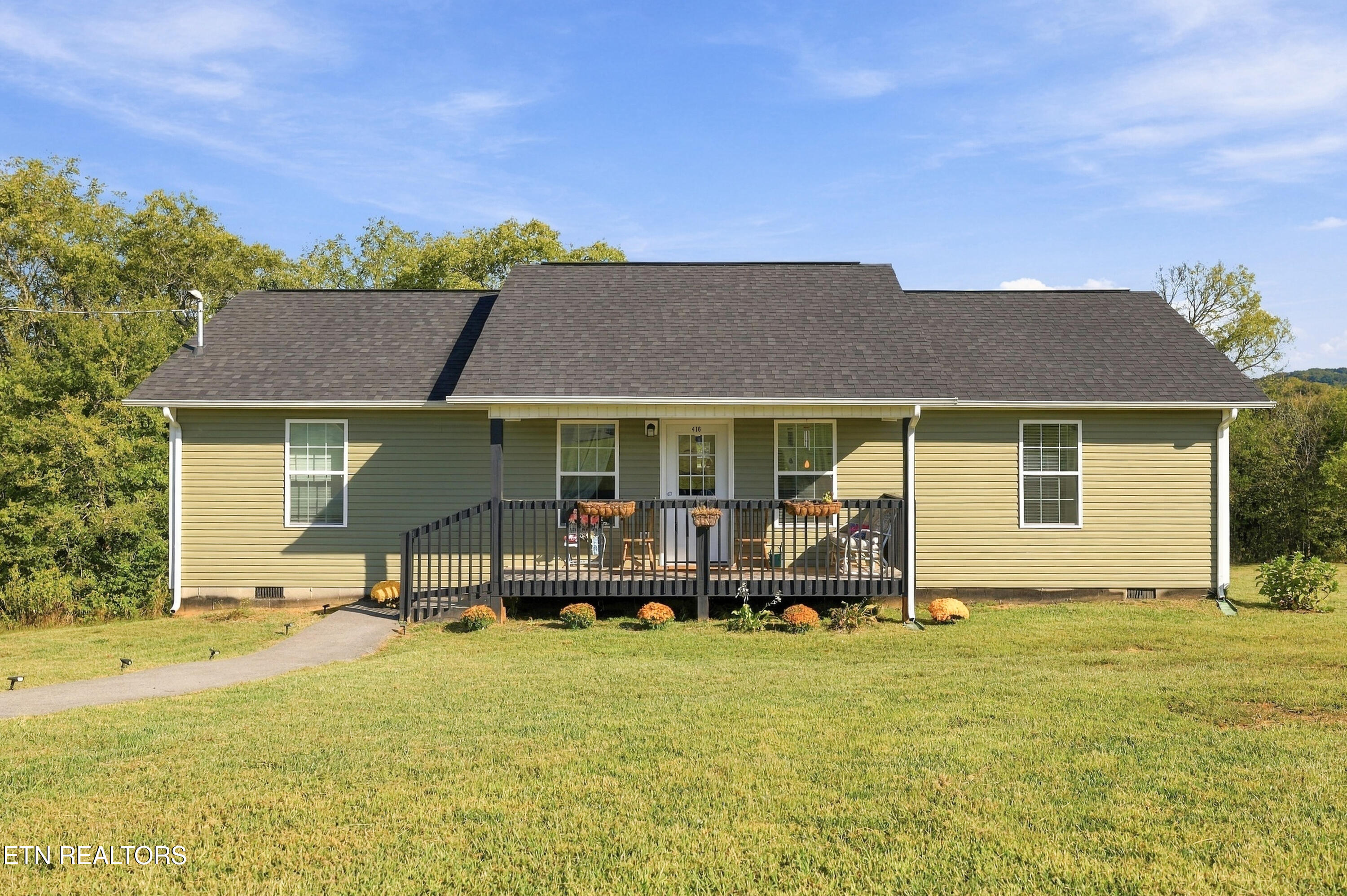 416 Southern Red Oak Drive — photo