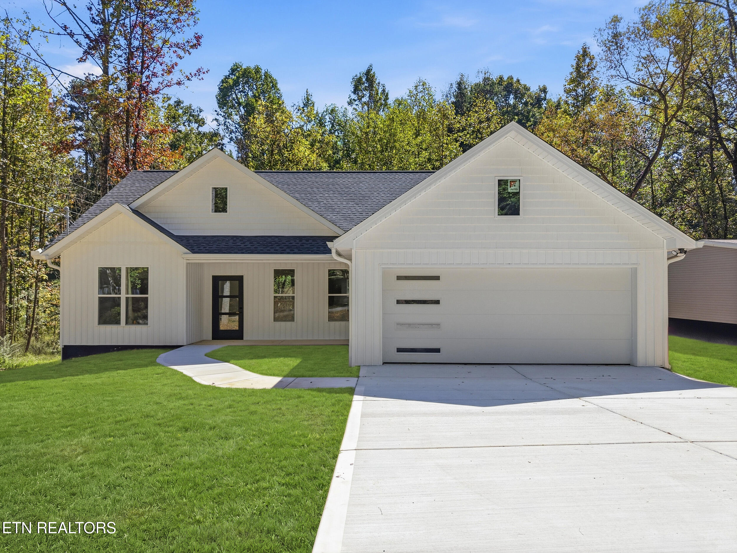 683 Hen Valley Rd — photo