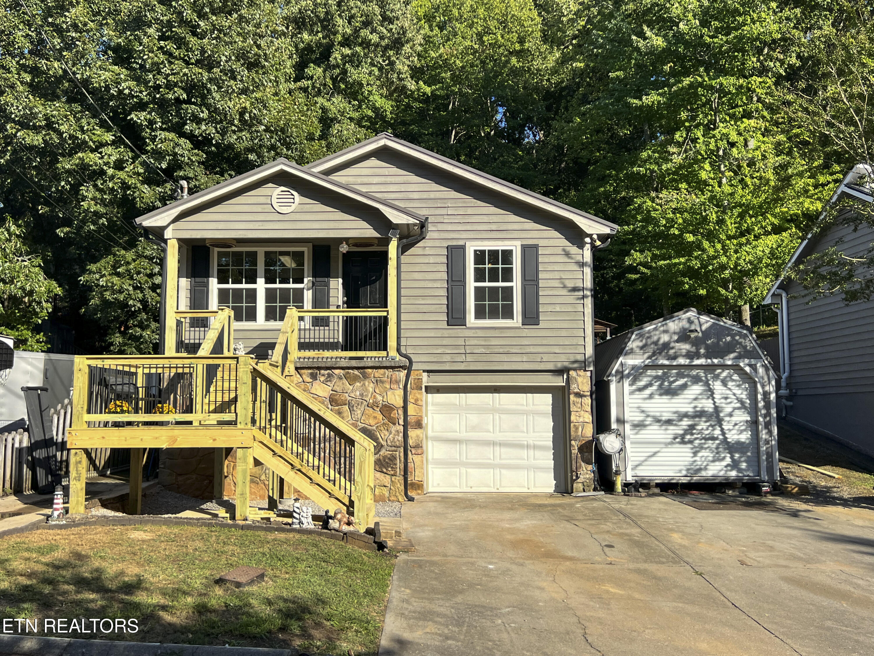 1520 Weeping Willow Court — photo
