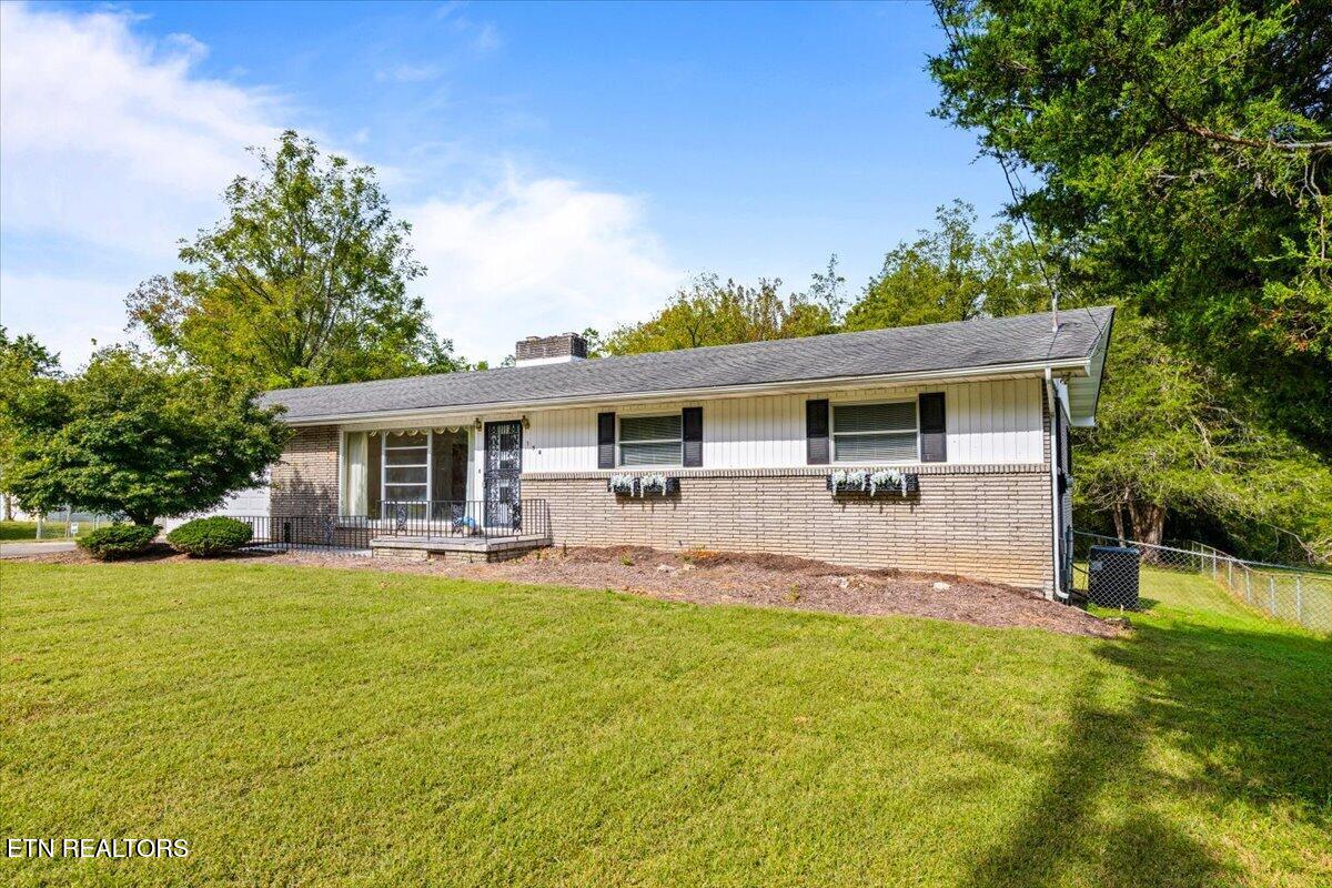 154 E Wolf Valley Rd, Heiskell, TN 37754 — photo 2