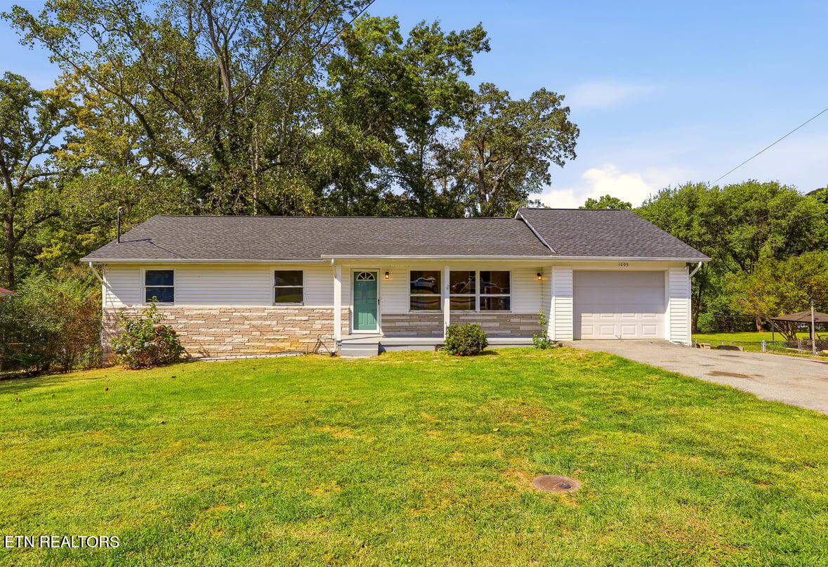1009 Oaklett Drive — photo