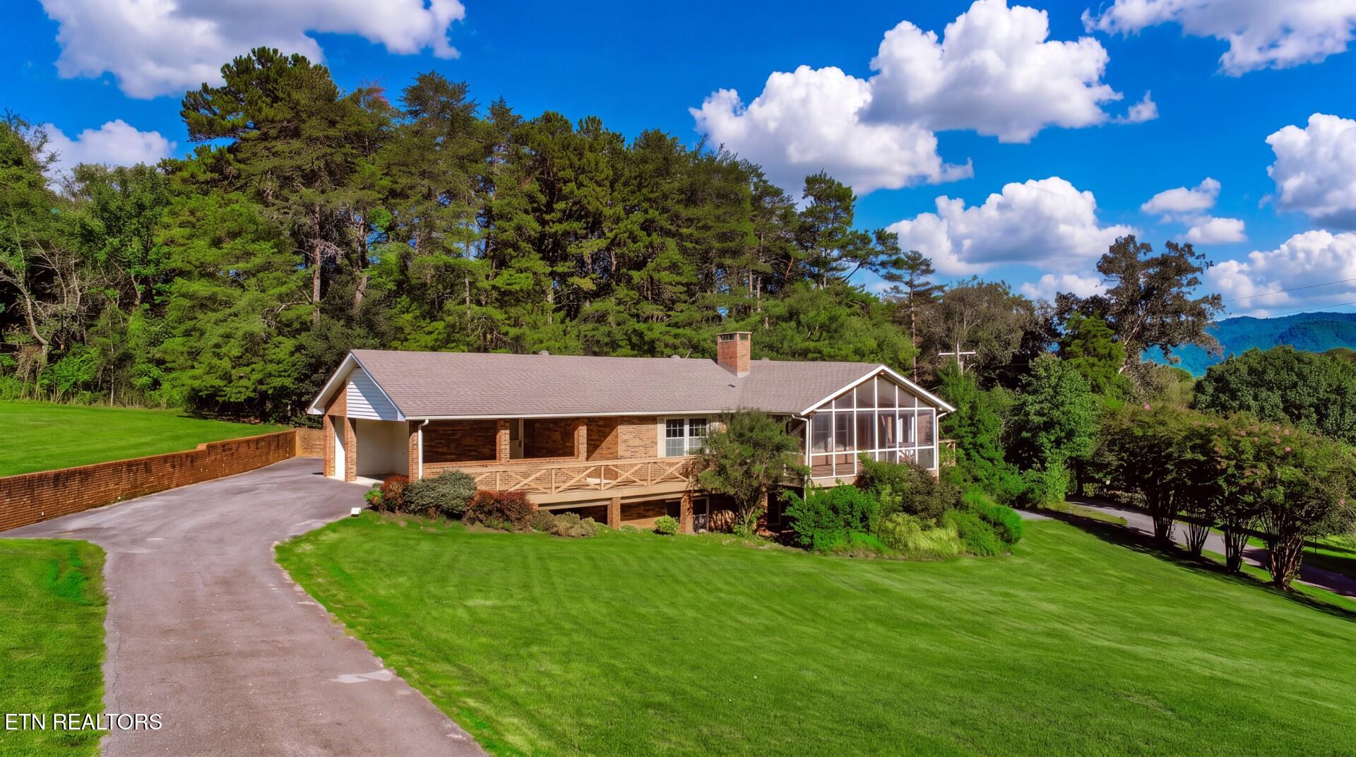 1235 Golf Course Rd — photo