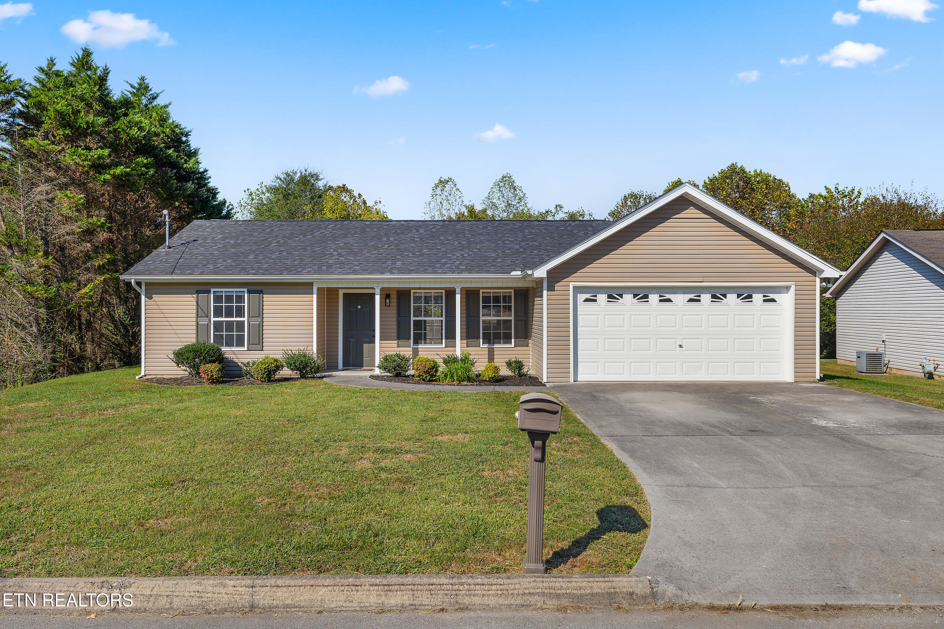 5111 Cattail Lane — photo