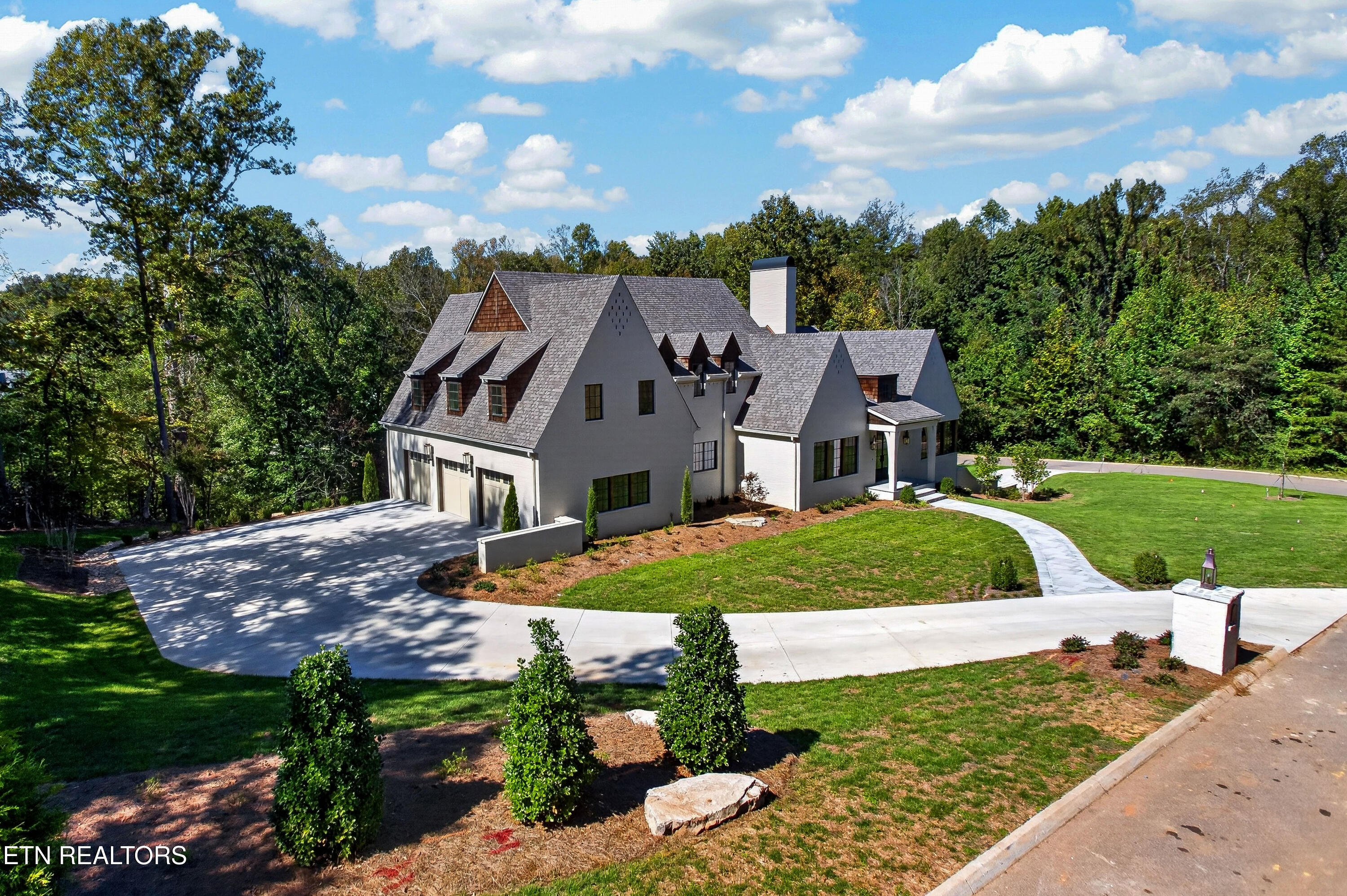 2437 Woodland Reserve Lane — photo