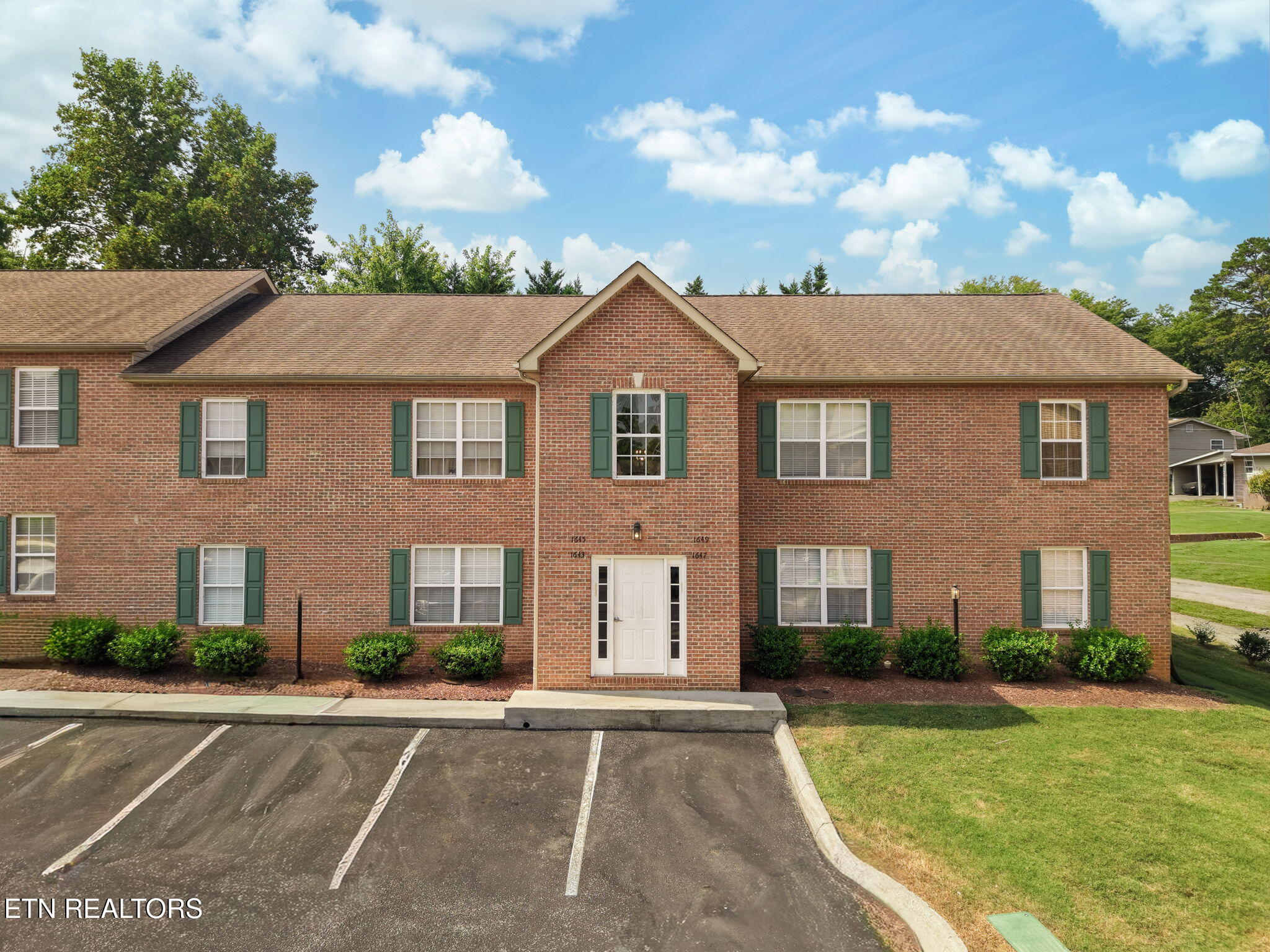 1643 Maple View Way — photo