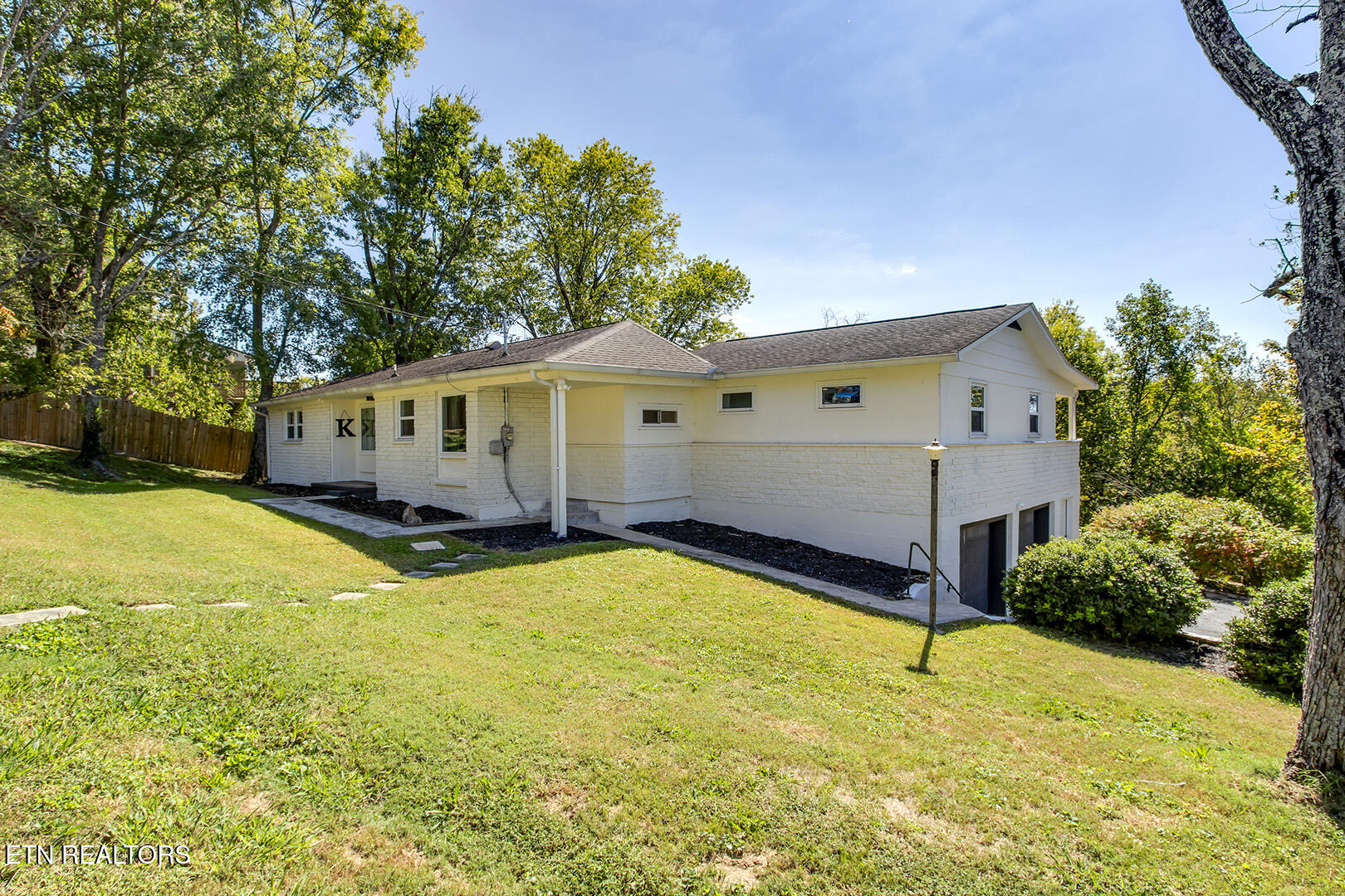 812 Sunset Drive — photo