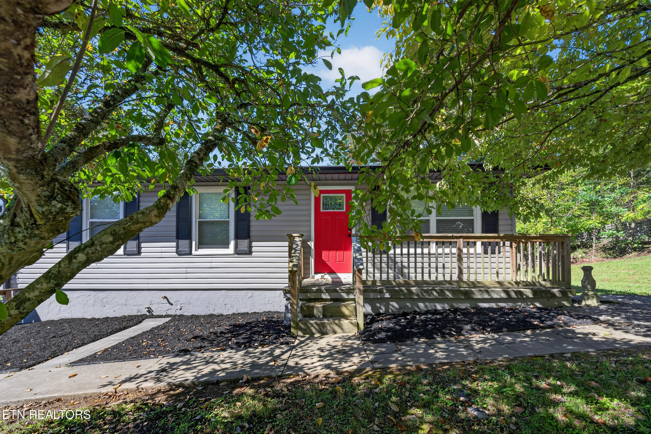 129 Pine Ridge Lane — photo
