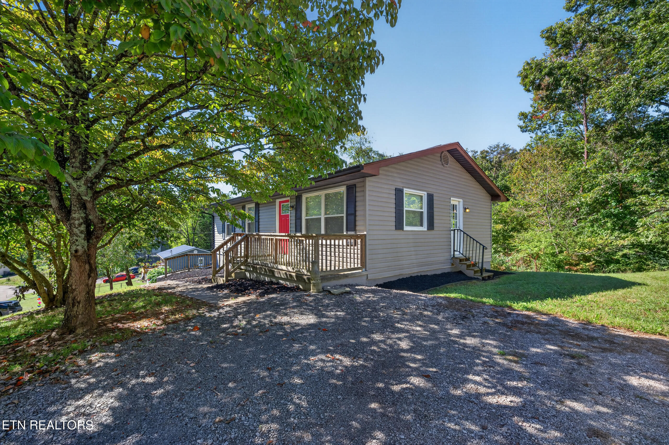 129 Pine Ridge Lane, Heiskell, TN 37754 — photo 2