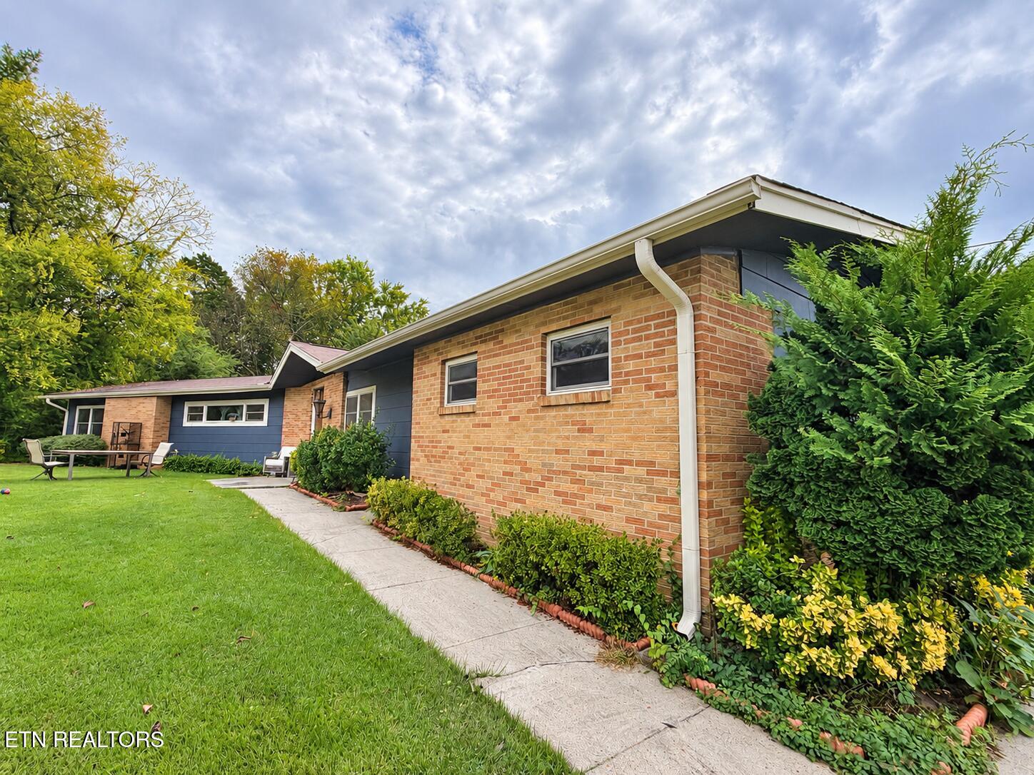 6148 Kirbury Lane — photo