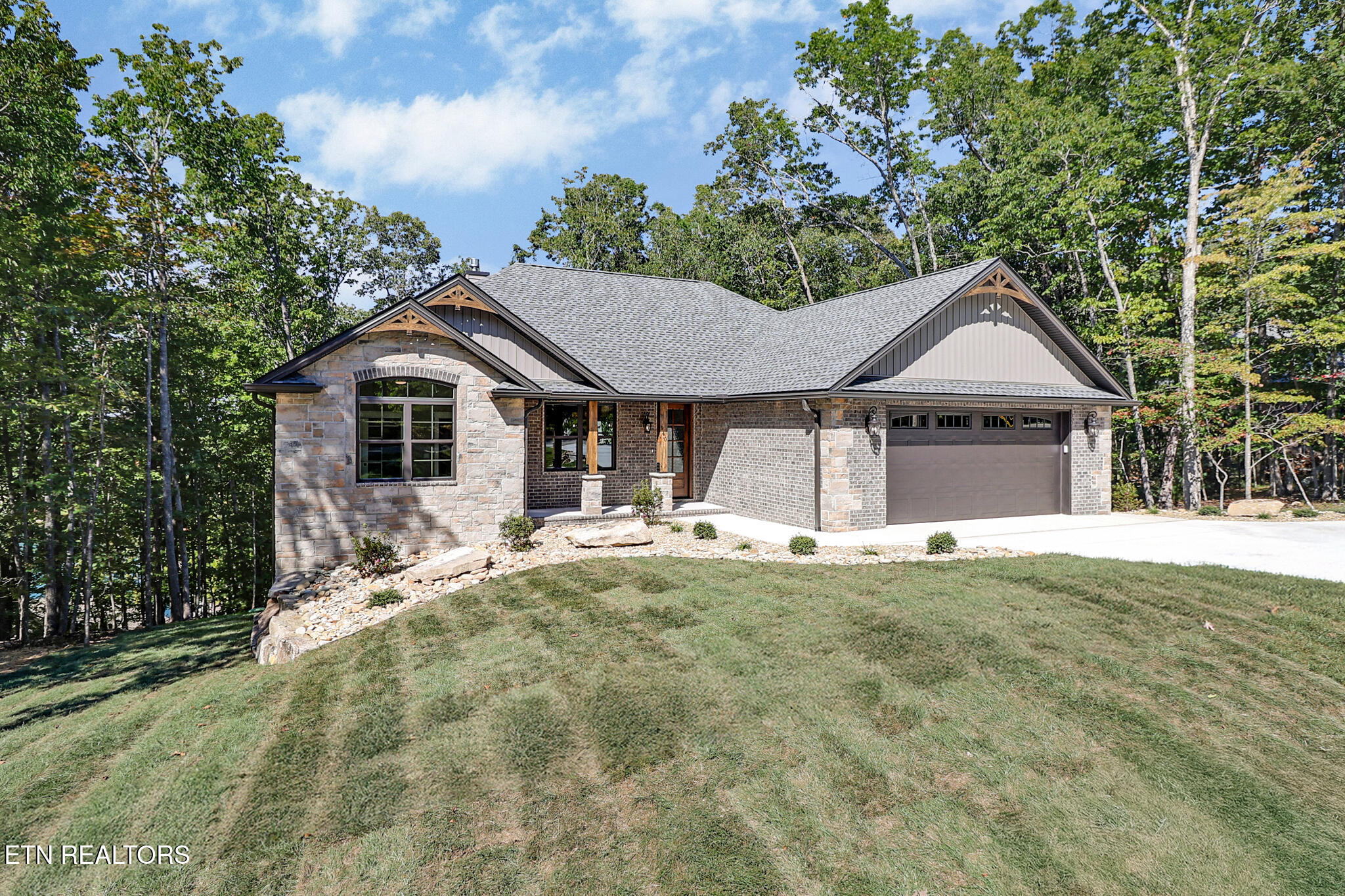 140 Markham Lane — photo