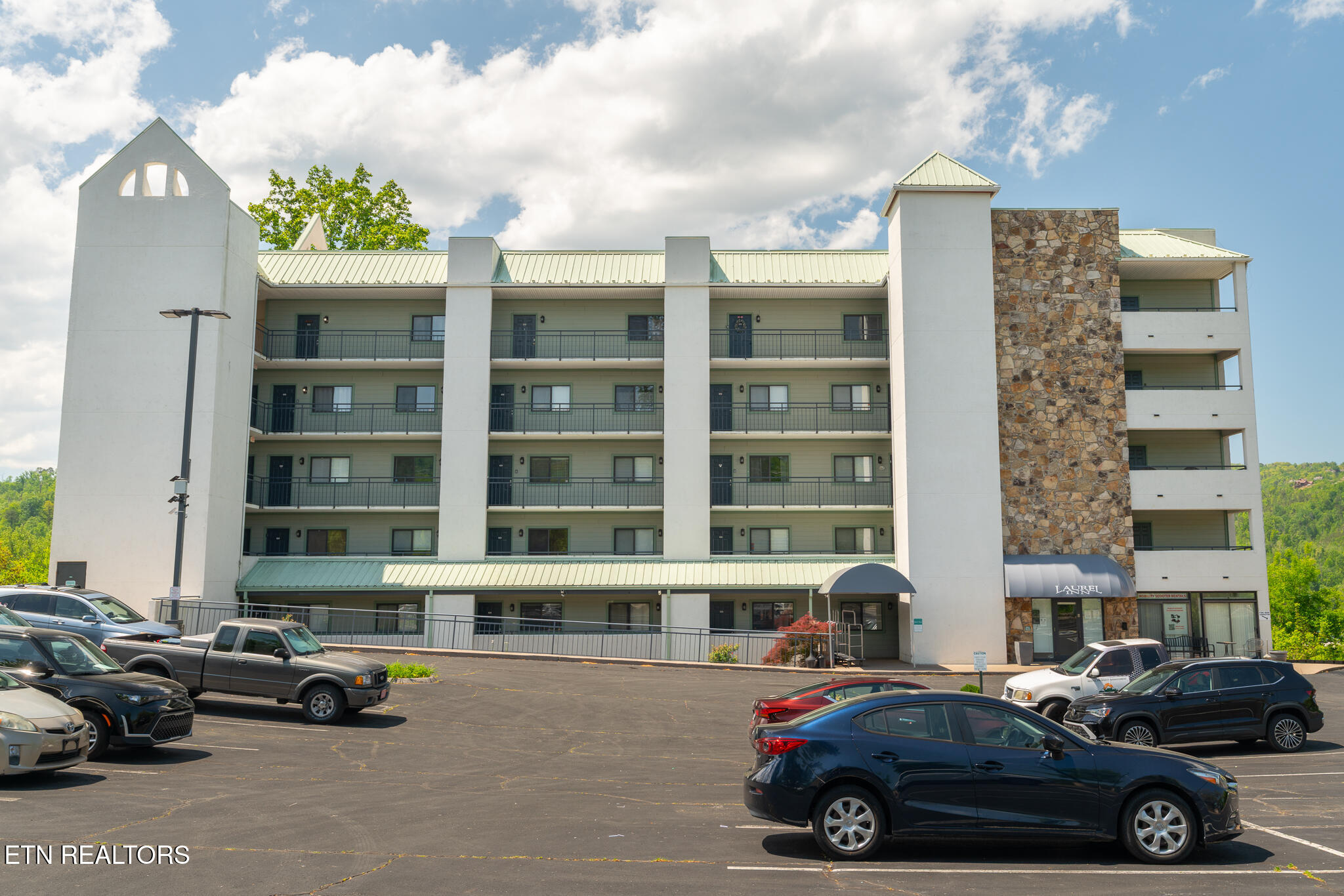 354 E Holly Ridge Rd Unit 401 — photo