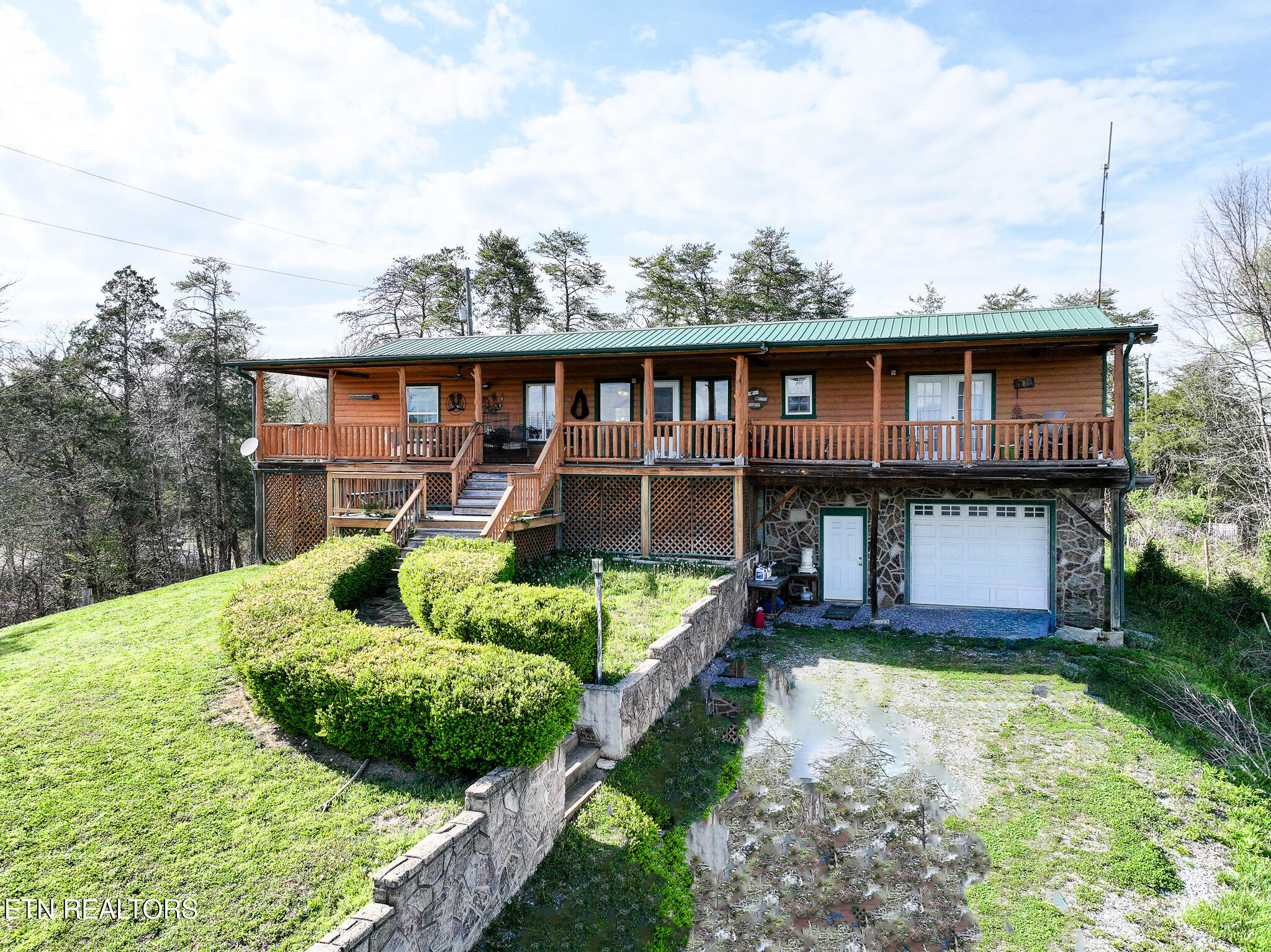 2440 Levee Way — photo