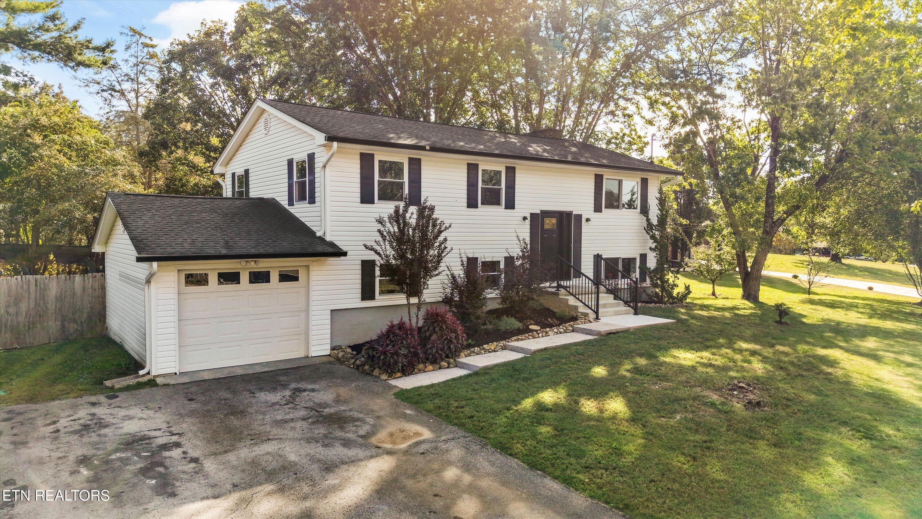 712 Owl Hollow Rd — photo