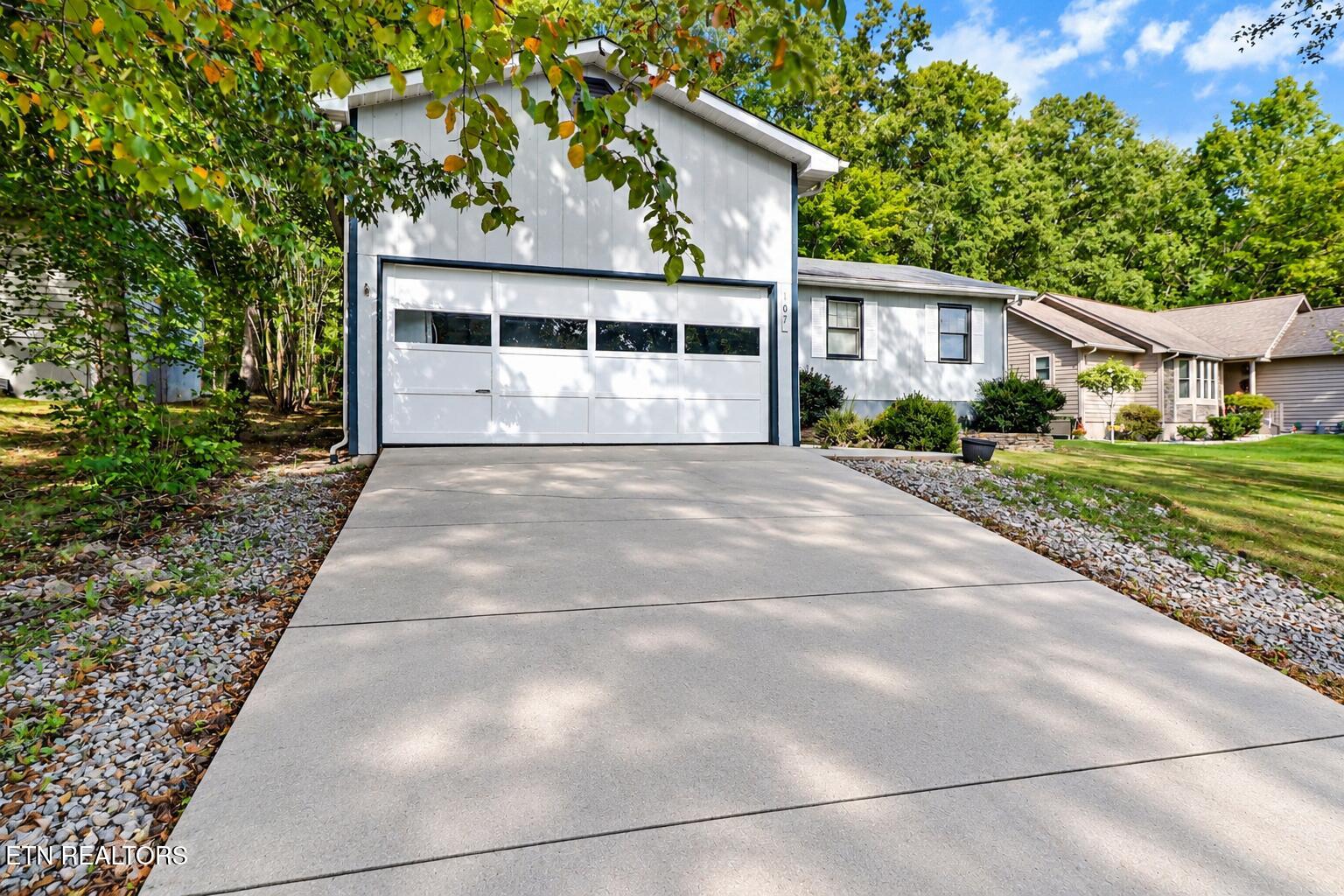 107 Delbridge Lane — photo
