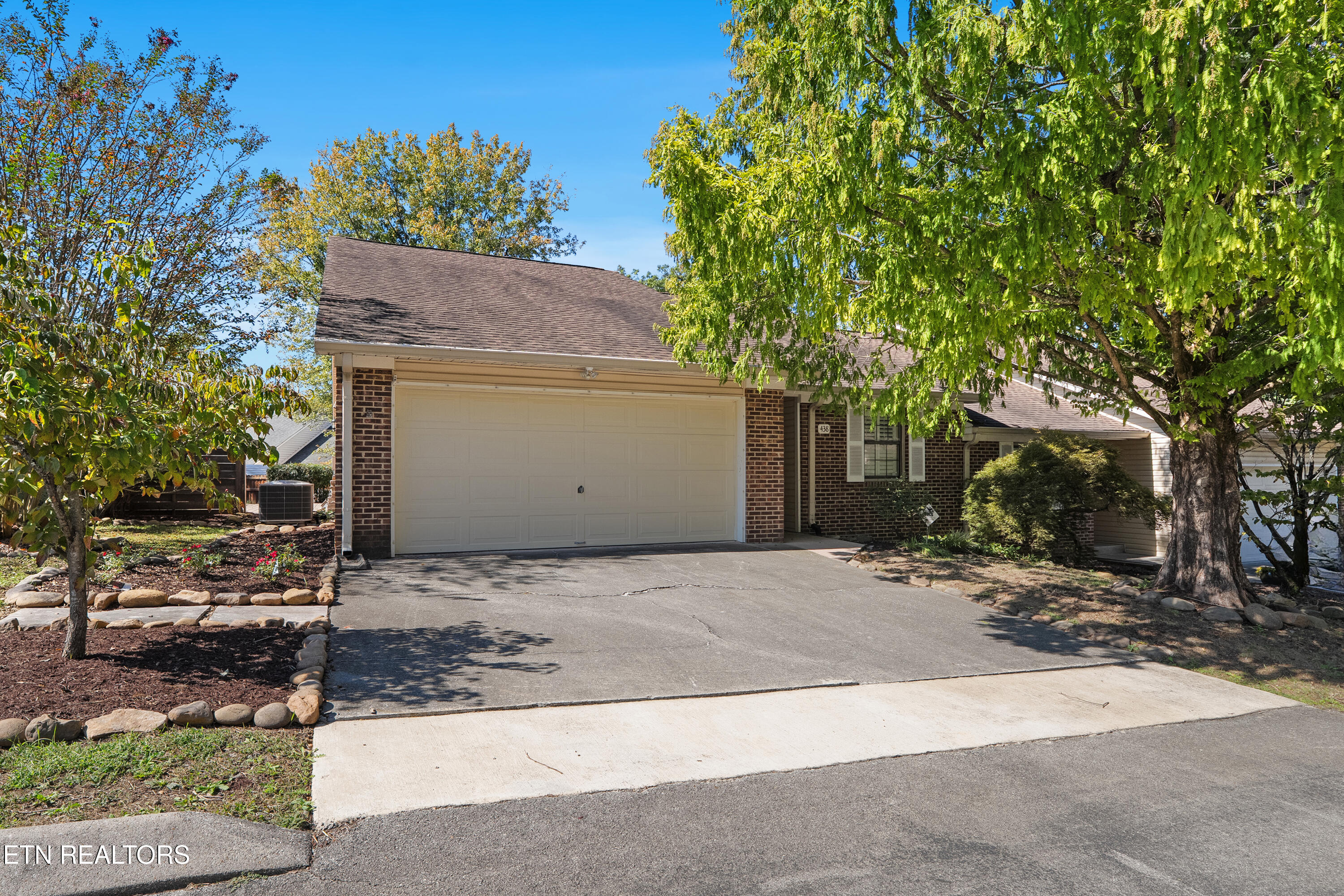 438 Amanda Circle — photo
