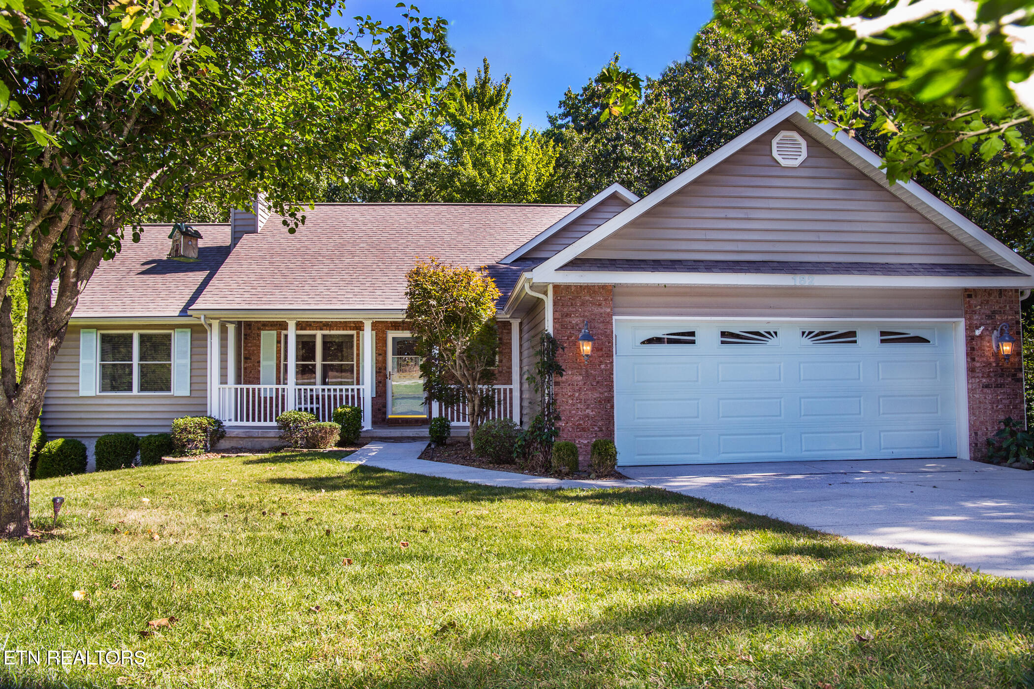 182 Canterbury Drive — photo