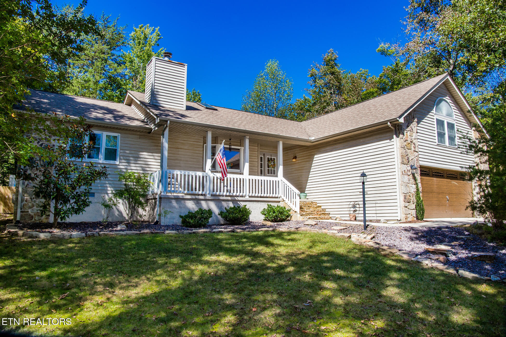 22 Laurelton Court — photo