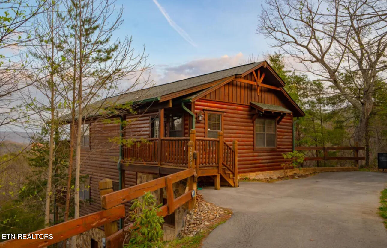 2539 Raccoon Hollow Way — photo