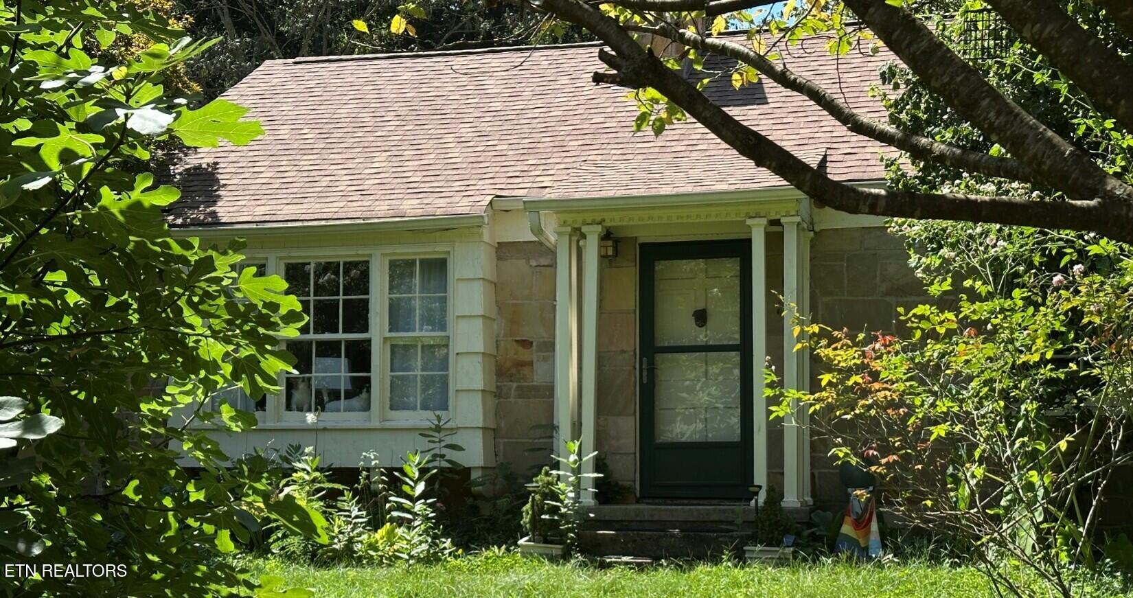 1407 Southgate Rd — photo
