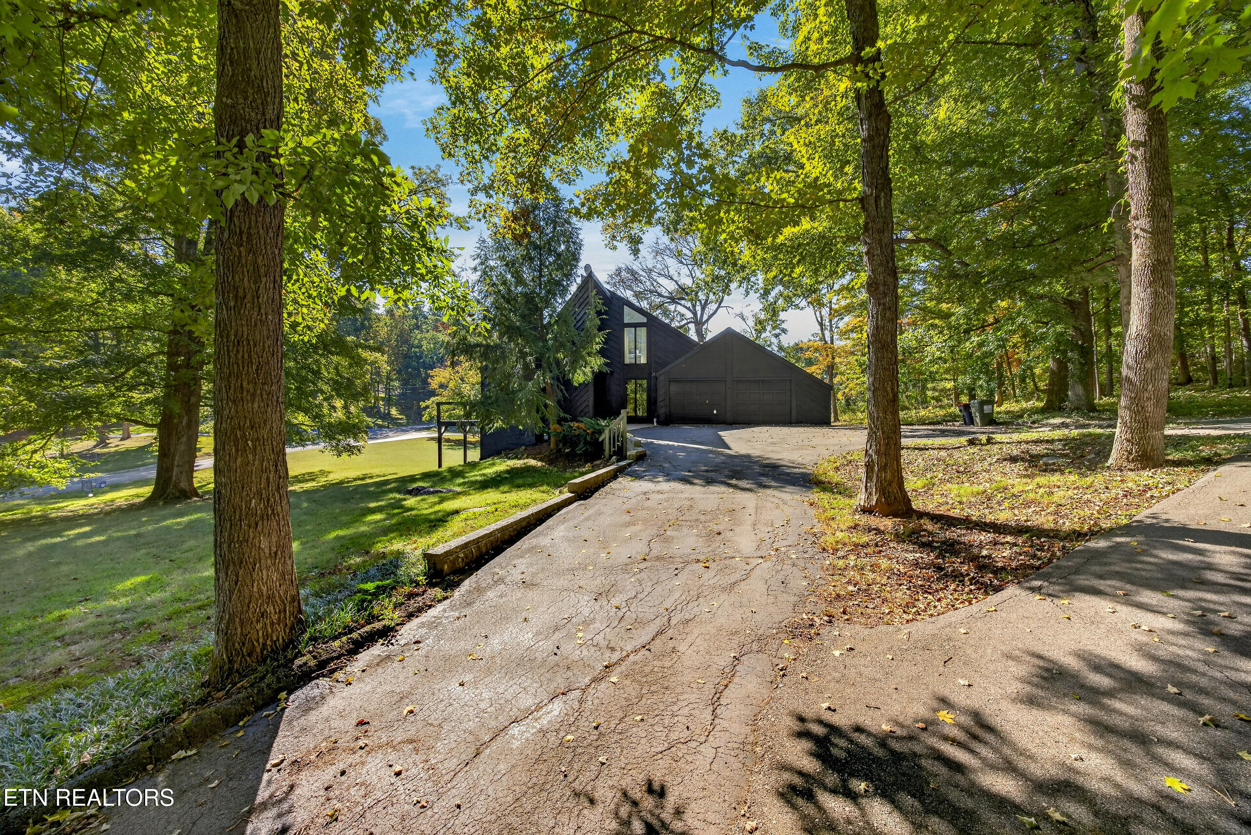 674 Skyline Drive — photo