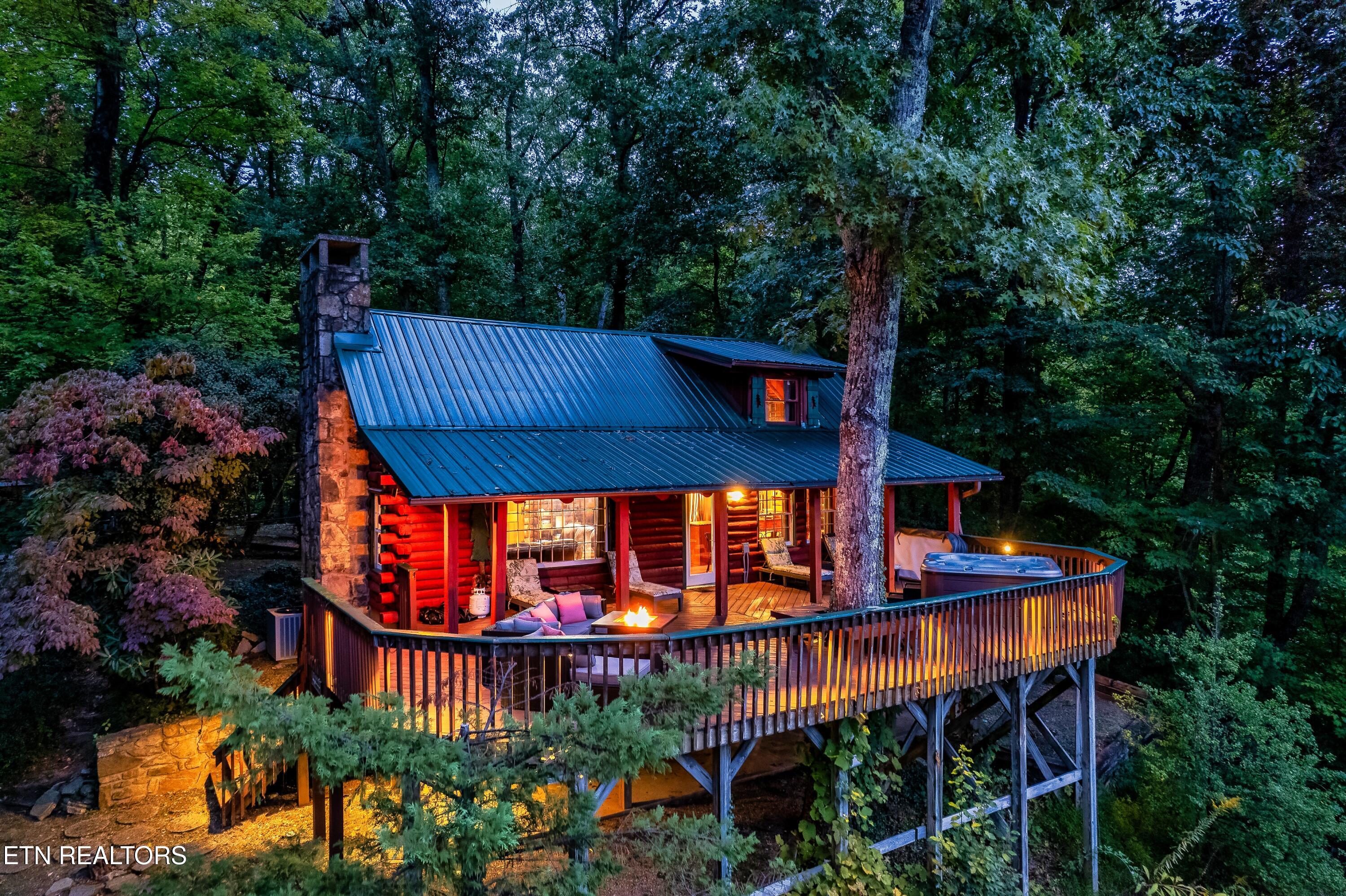 1008 E Foothills Drive — photo