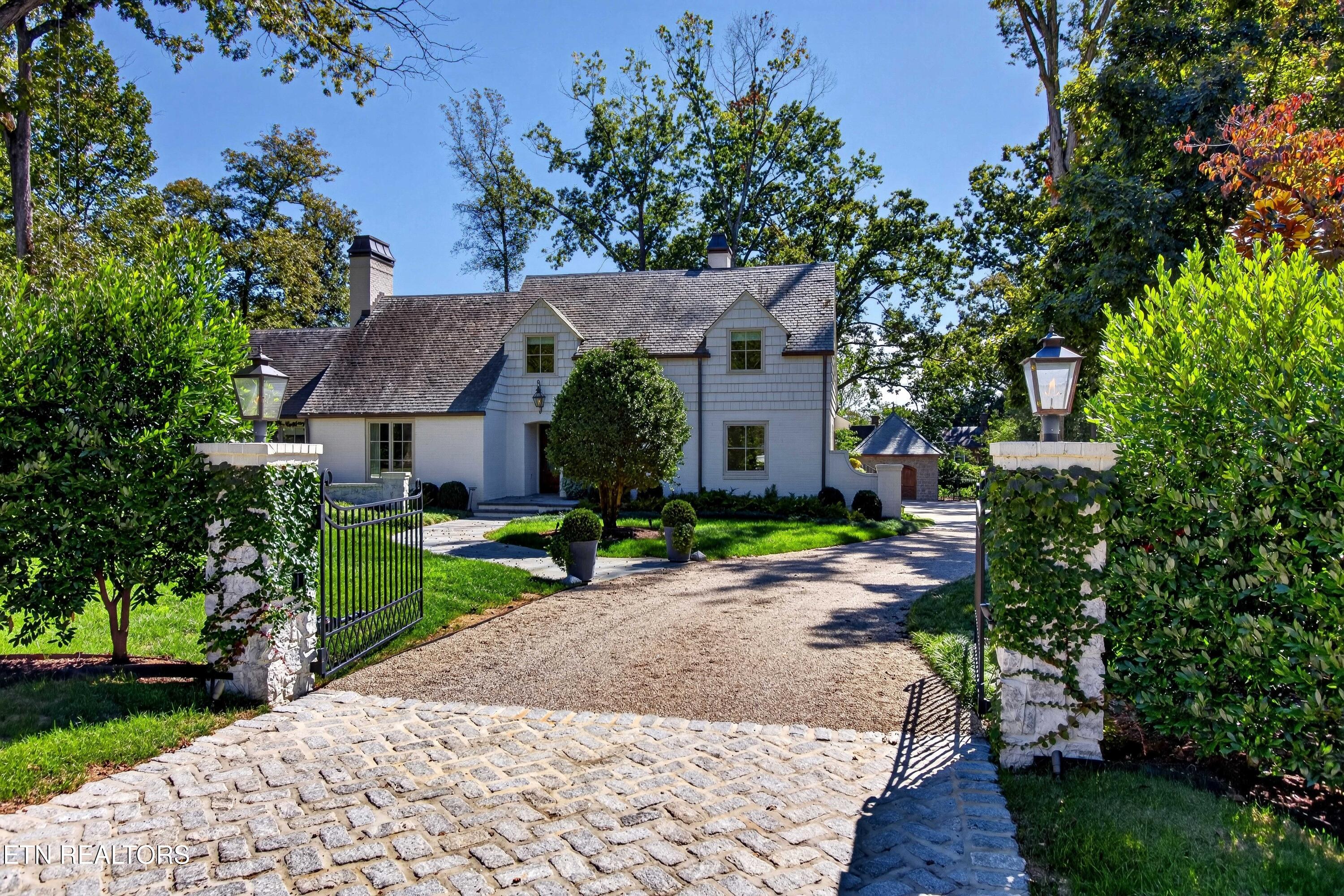 3672 Woodland Drive — photo