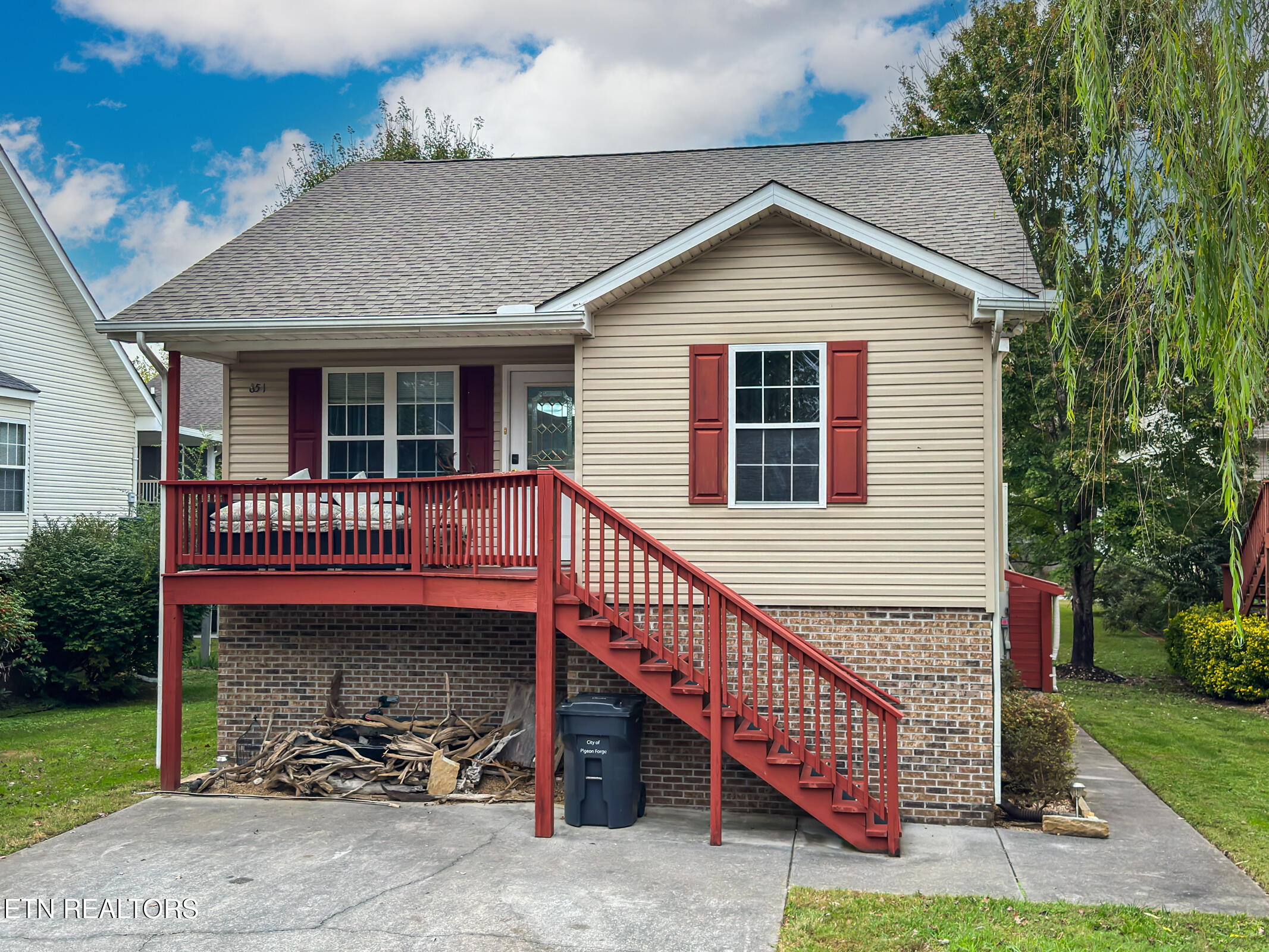 851 Plantation Drive — photo