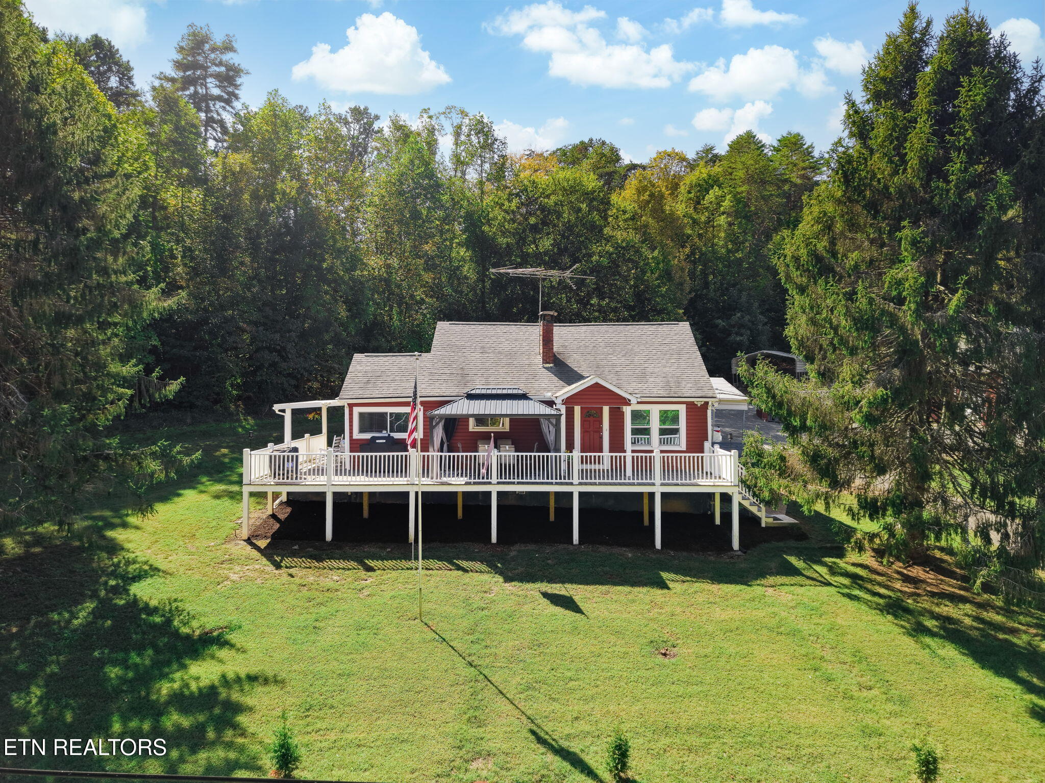 1527 Huckleberry Springs Rd — photo