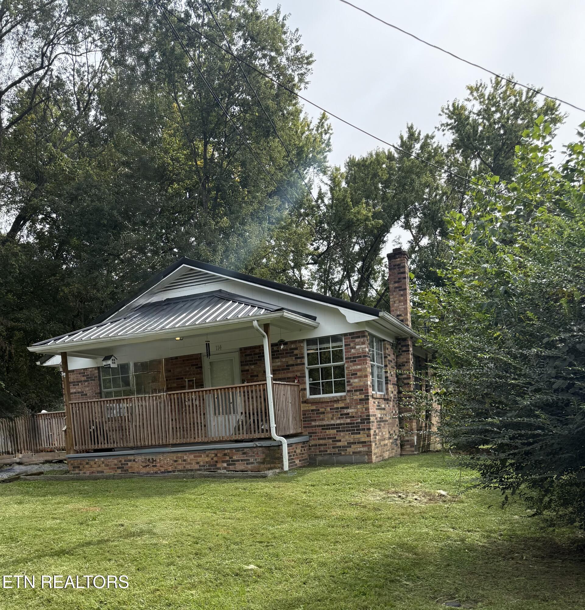 114 E Rochester Ave — photo