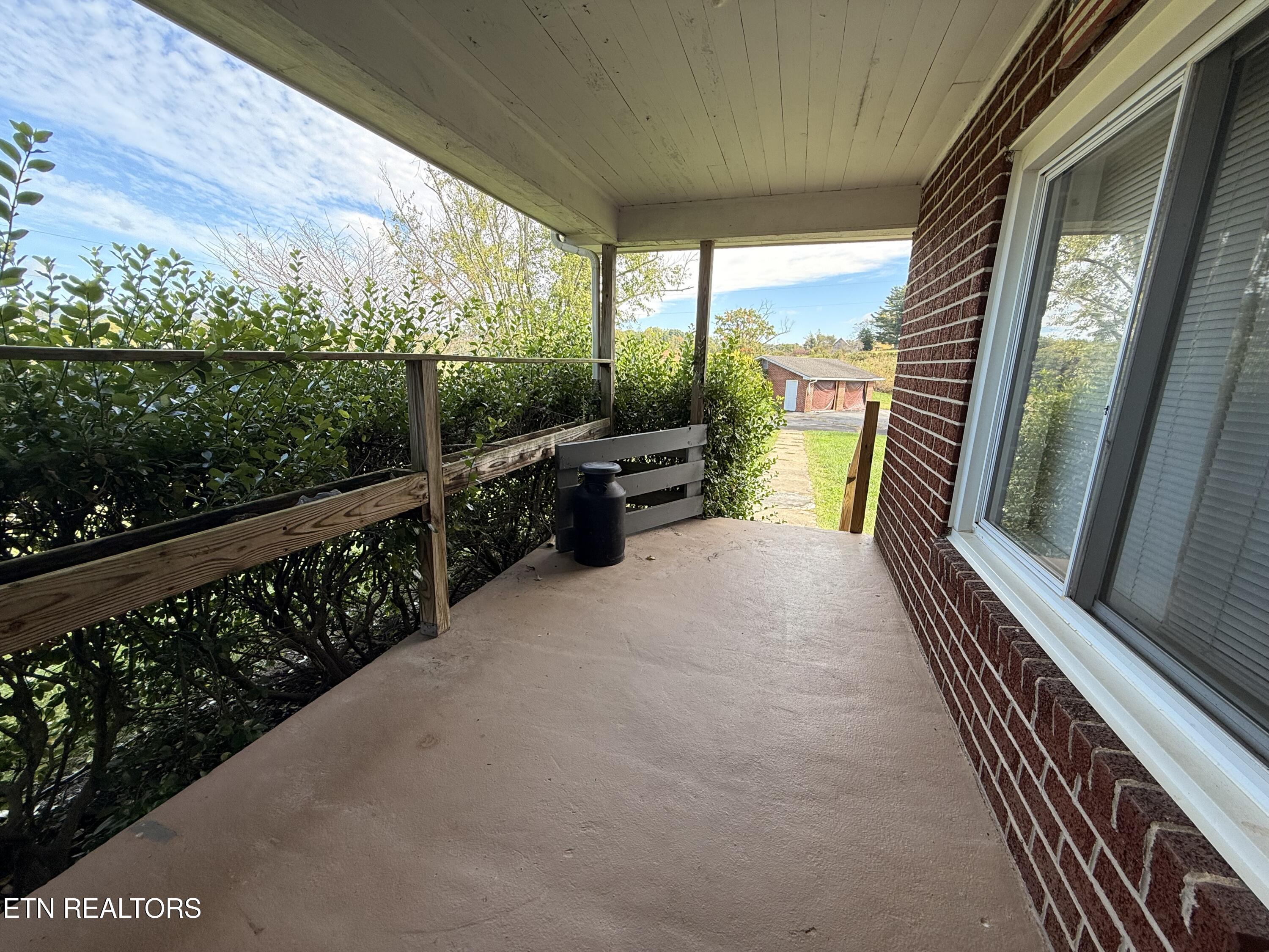 469 Patchwork Rd, Rose Hill, VA 24281 — photo 2
