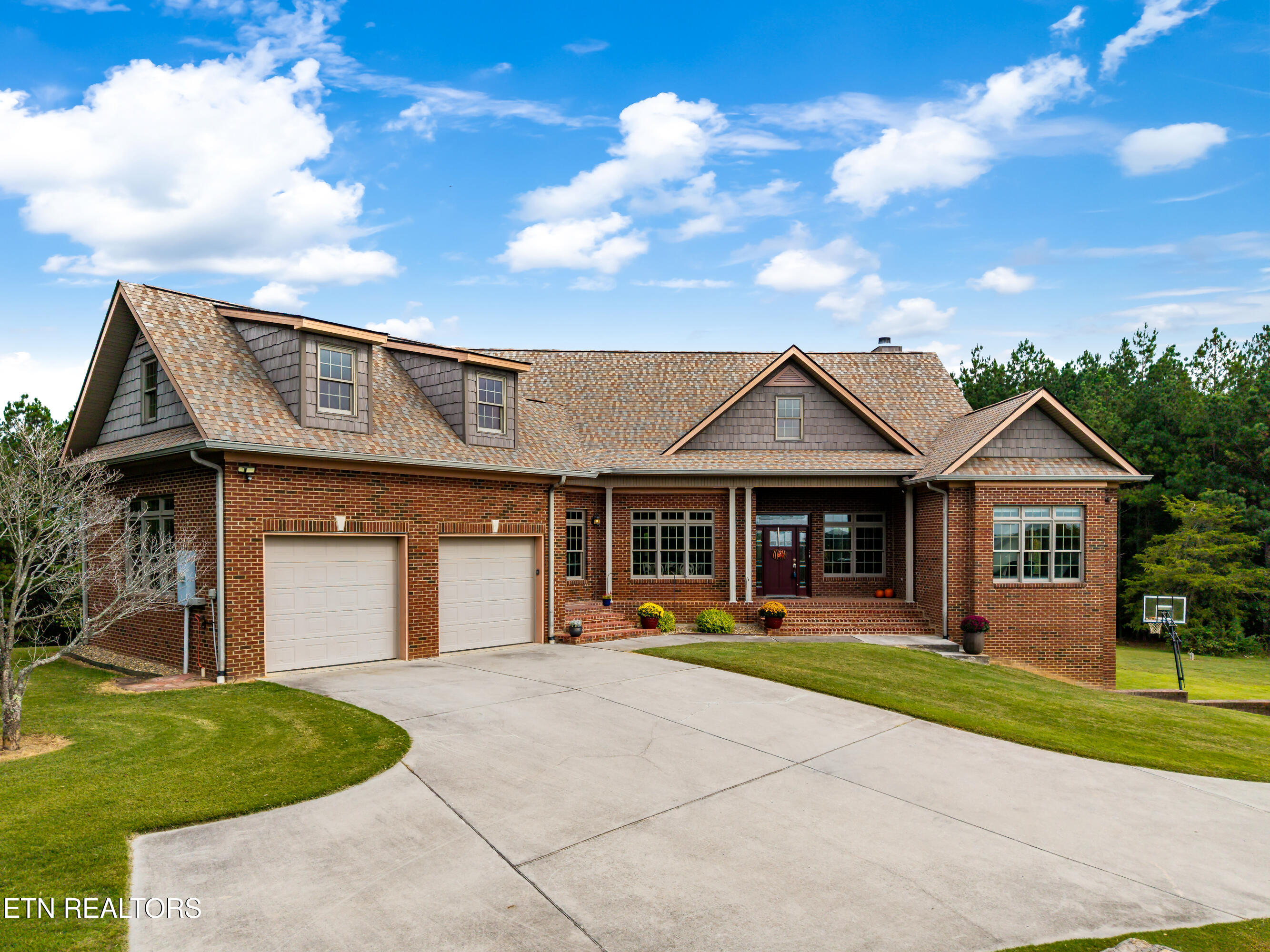 1410 Ward Rd — photo