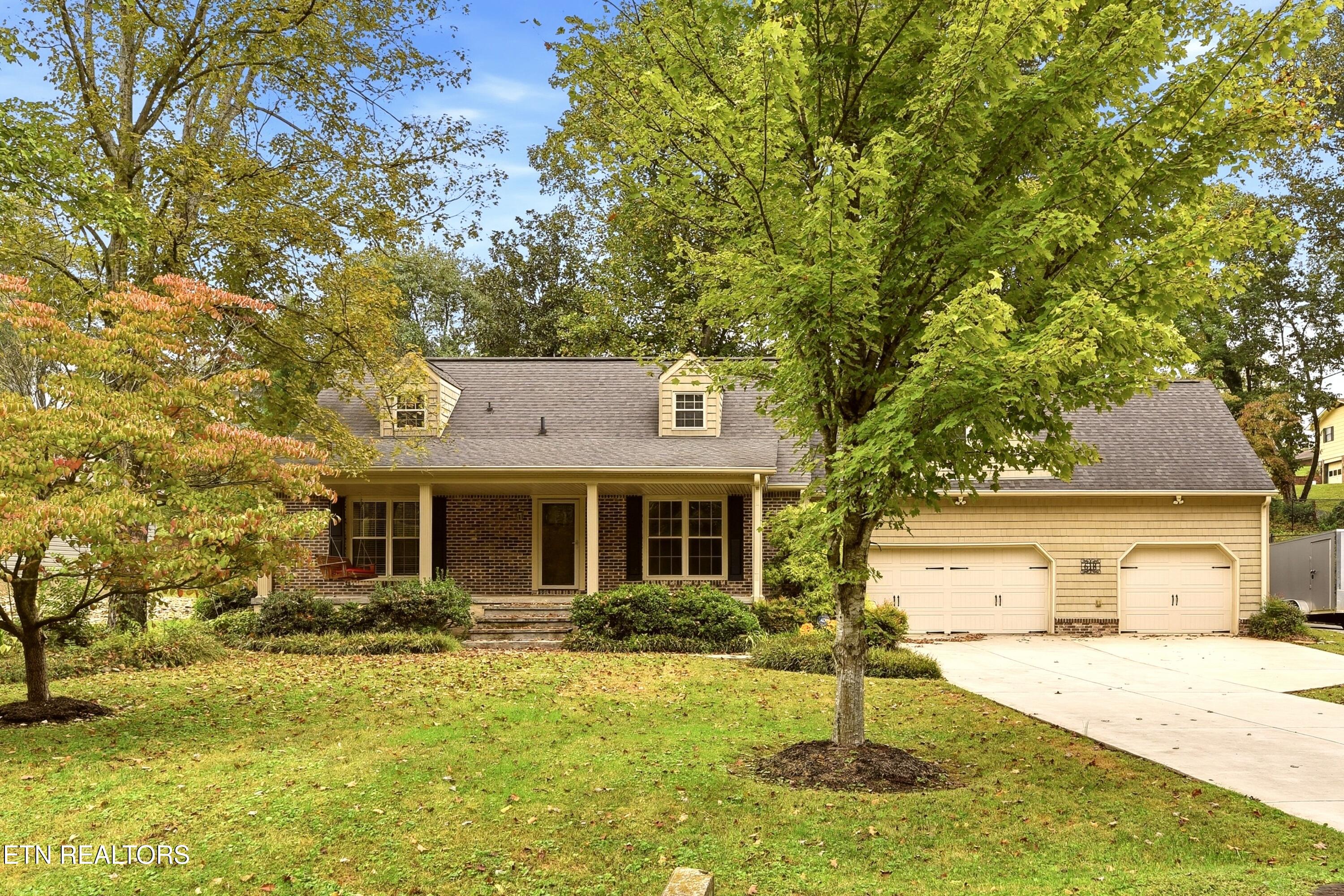 618 Woodland Drive — photo