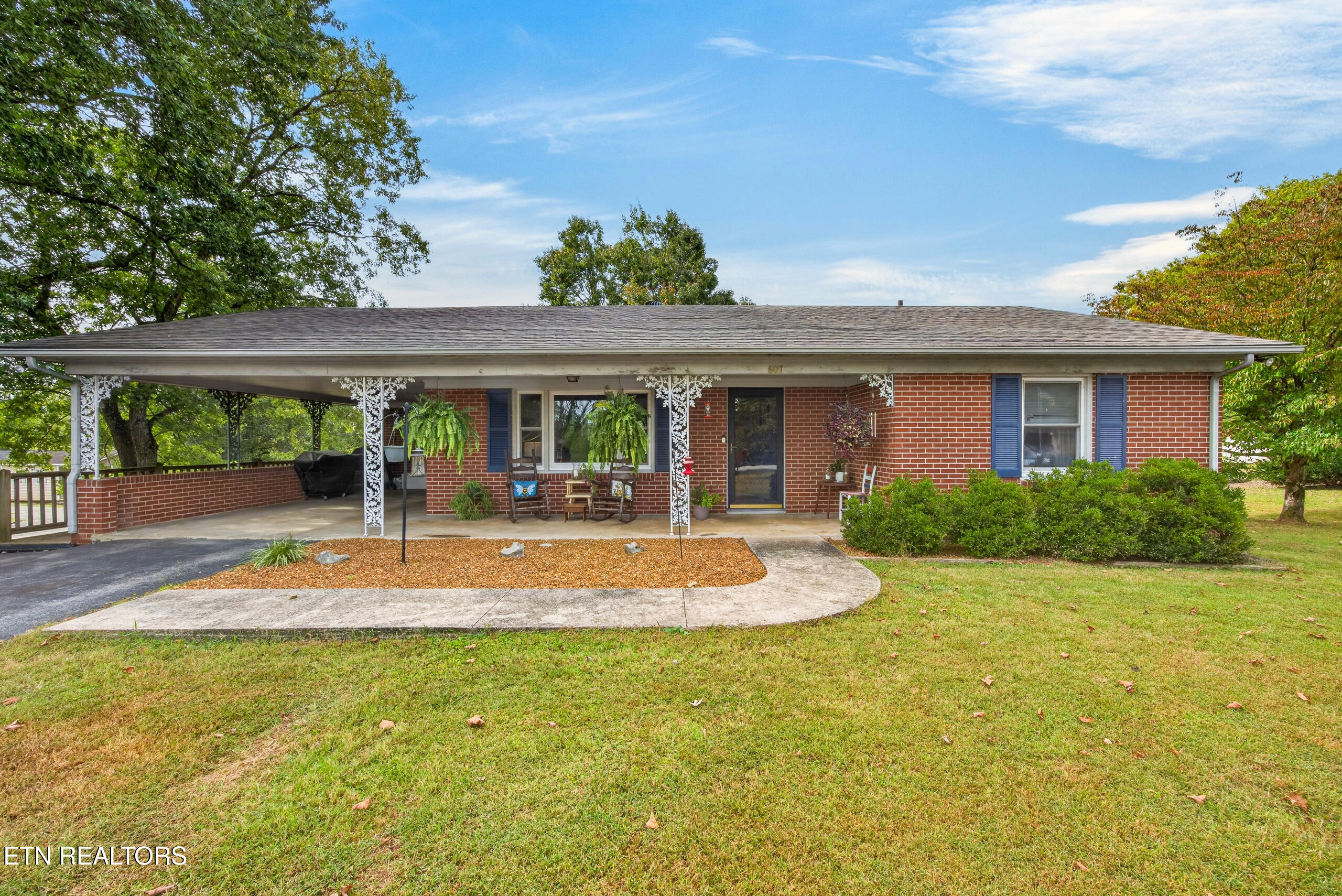 607 Turn Table Rd — photo