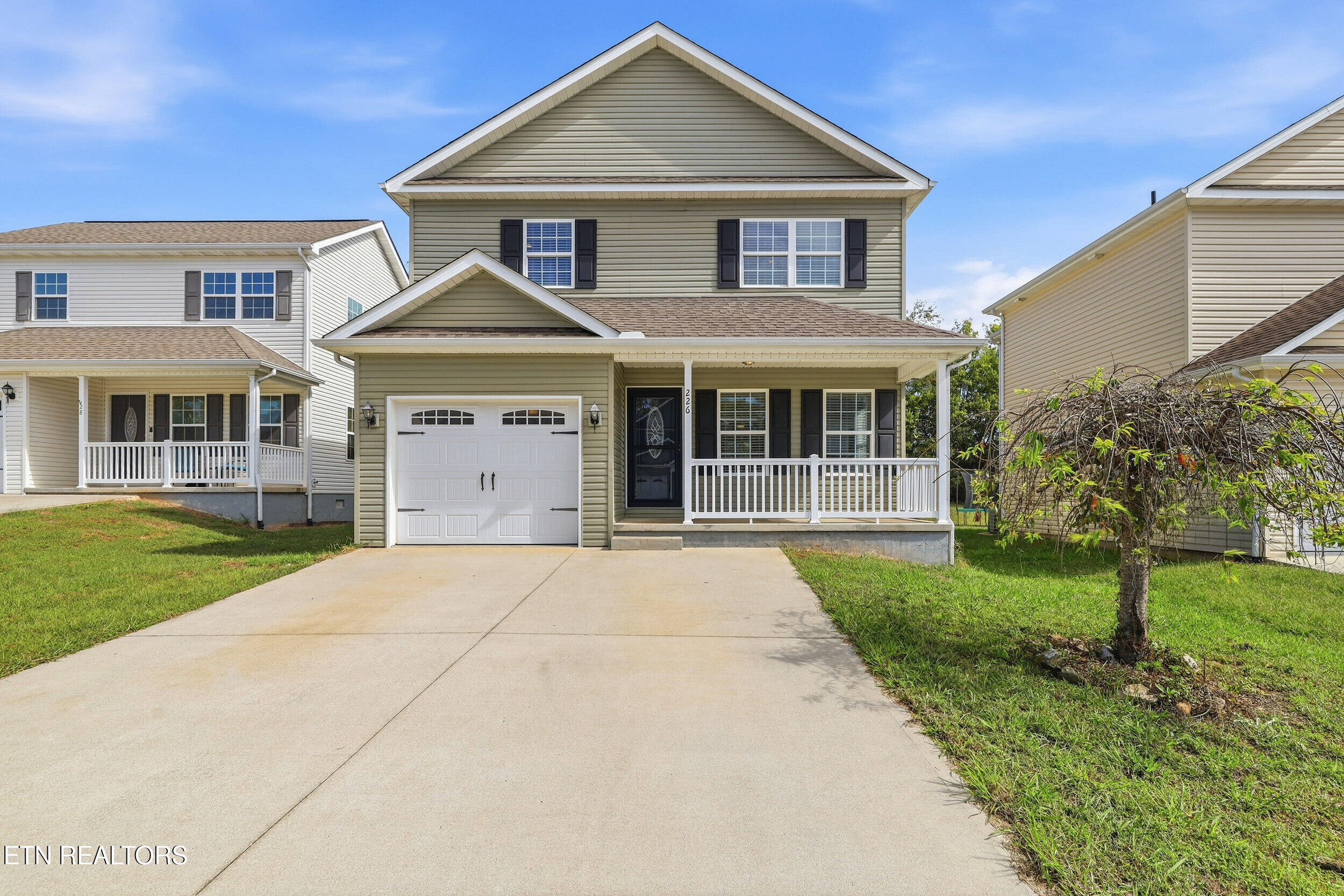 226 Heritage Crossing Drive — photo