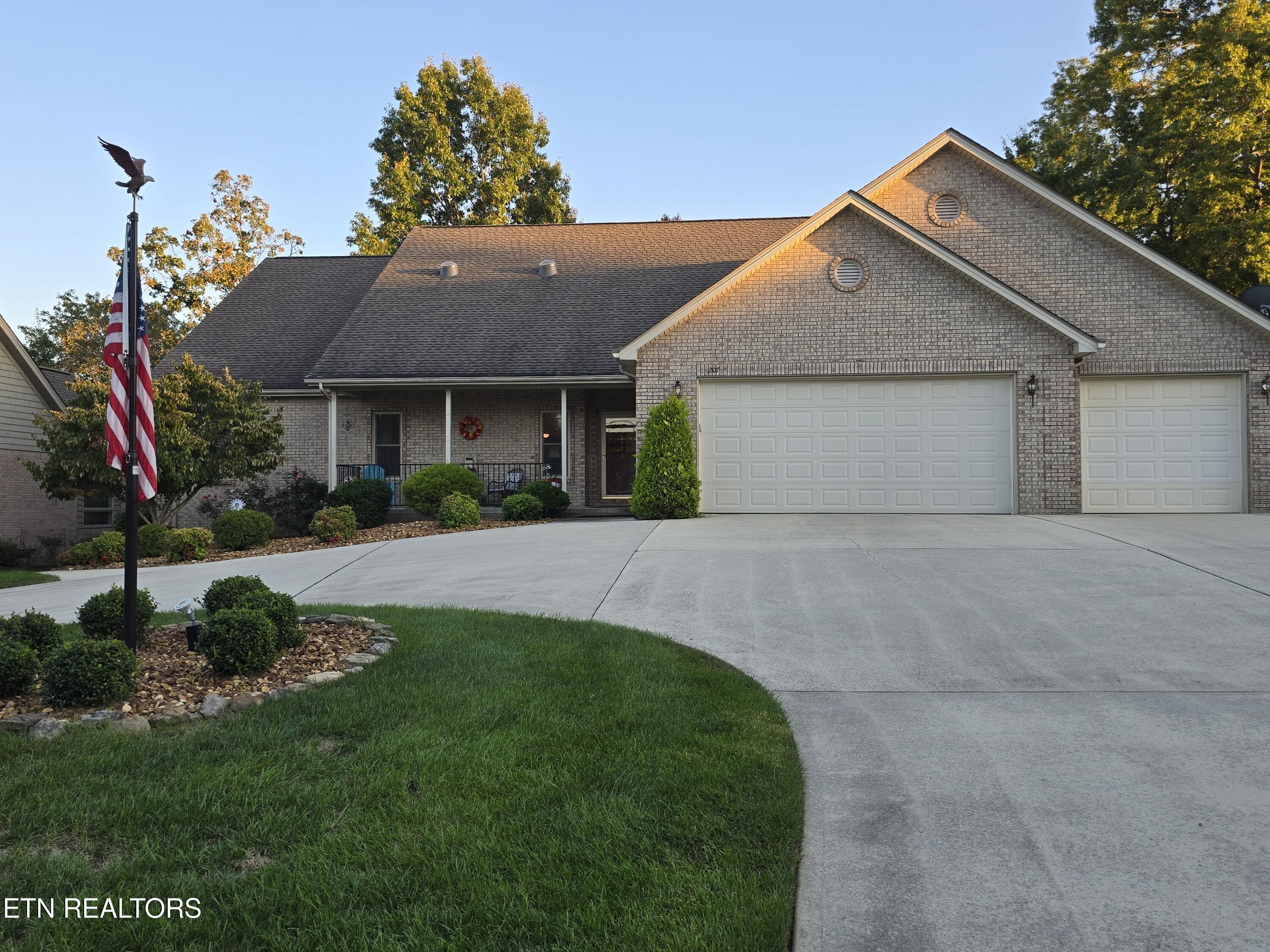 207 Forest Hill Drive — photo
