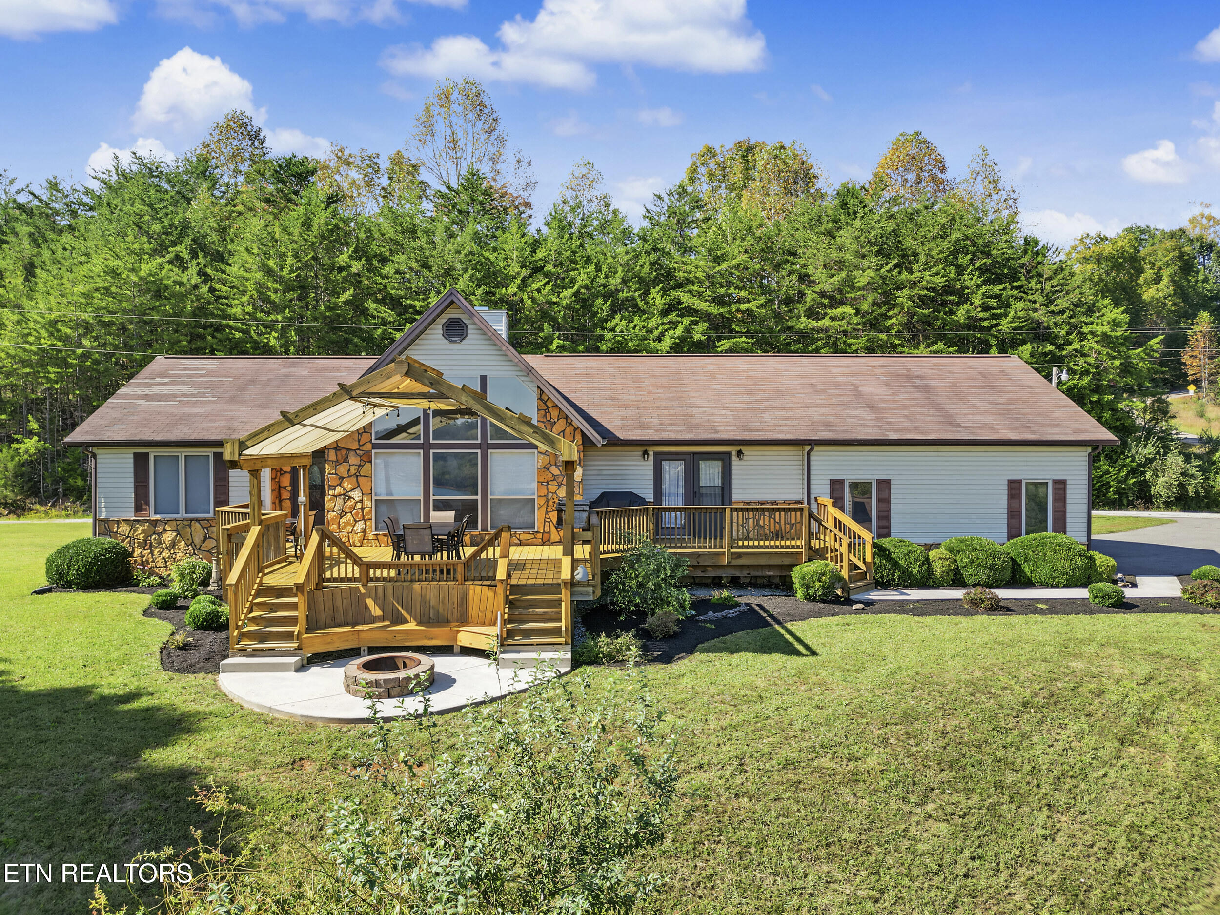 257 Mariner Point Rd — photo