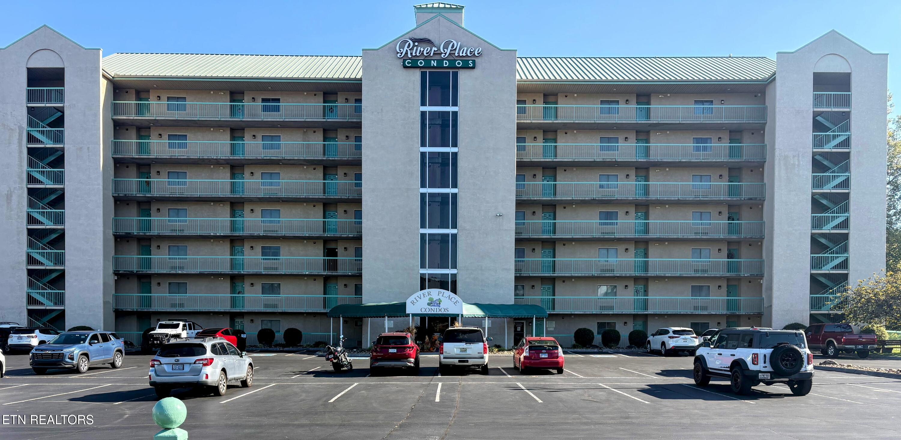 3215 N River Rd Ste 604 — photo