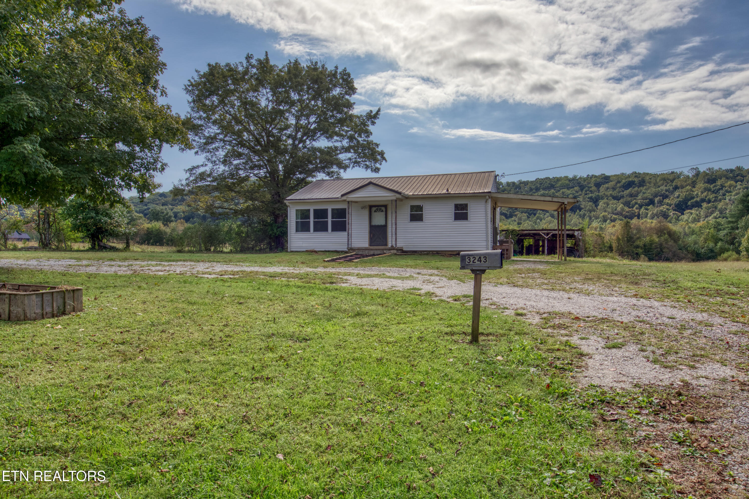 3243 Hall Rd, Loudon, TN 37774 — photo 2